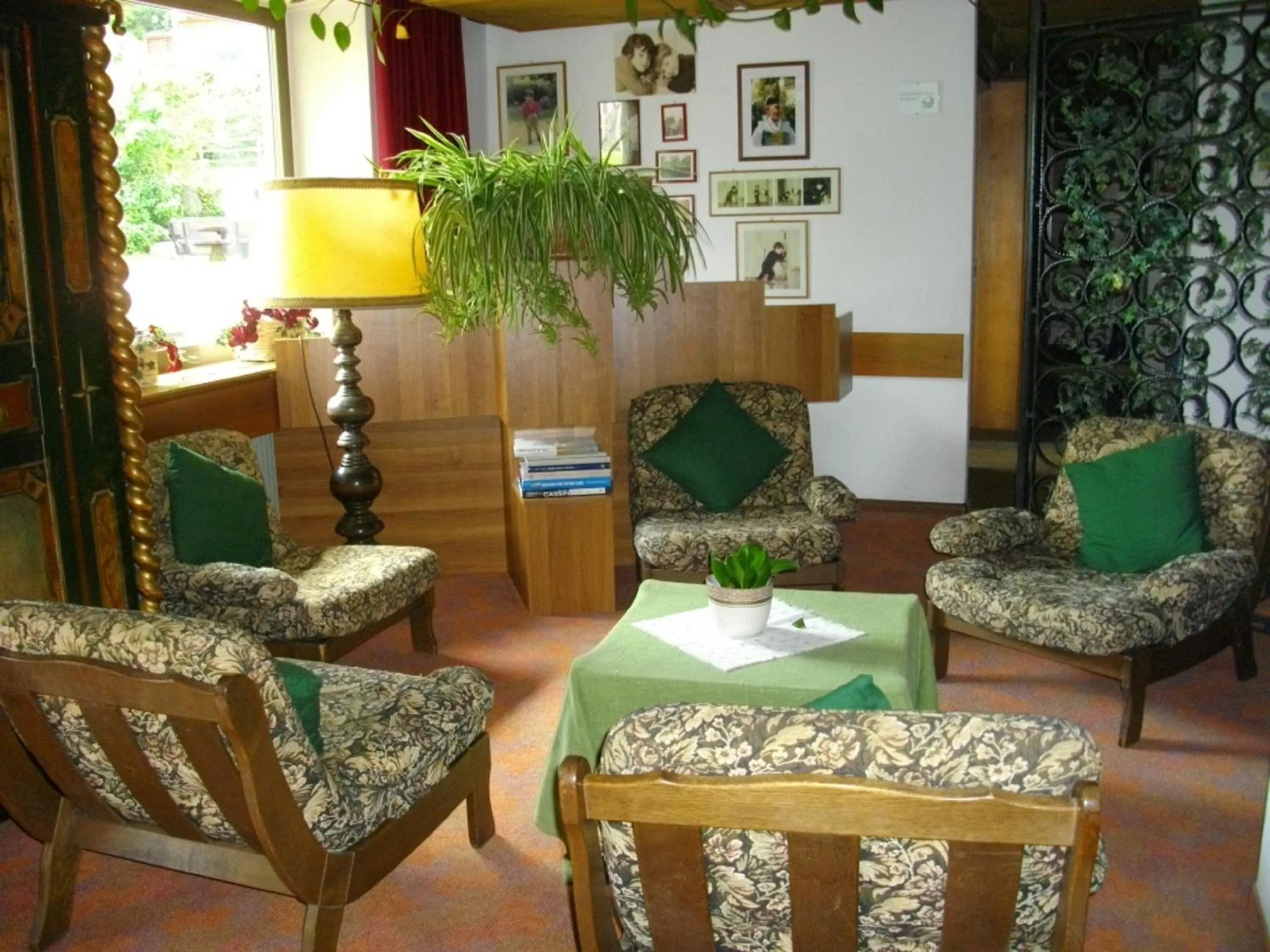 Communal lounge/ TV room in Hotel Rodes