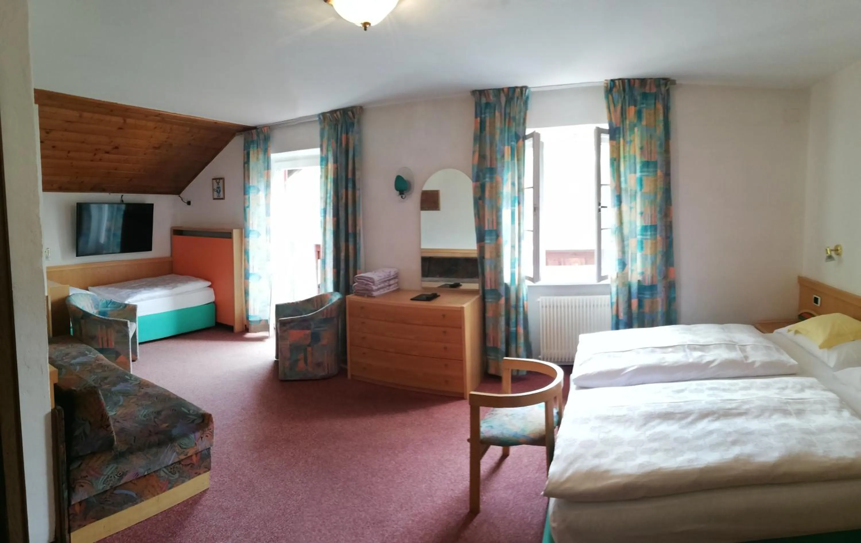 Photo of the whole room, Bed in Hotel Rodes