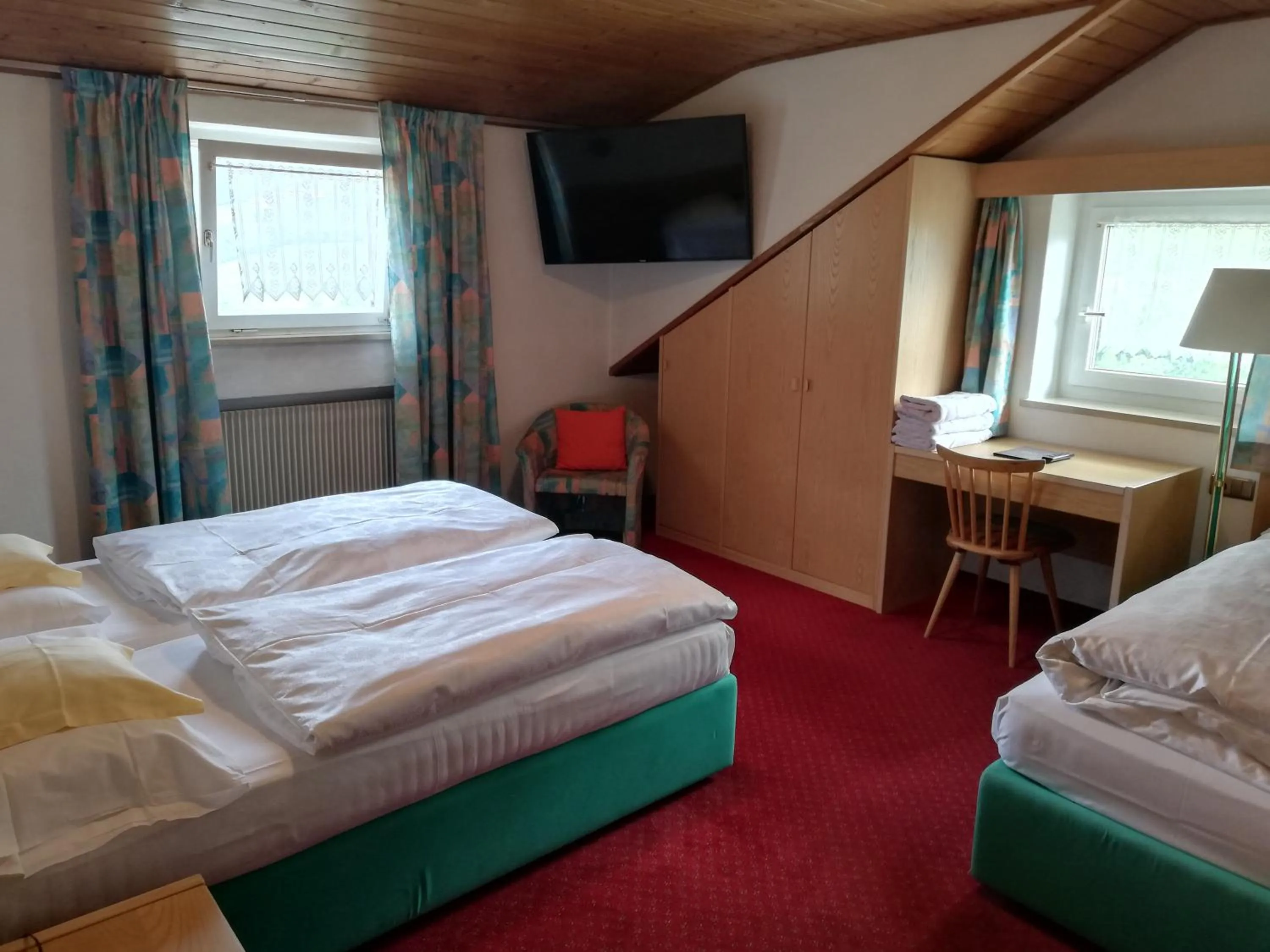 Photo of the whole room, Bed in Hotel Rodes