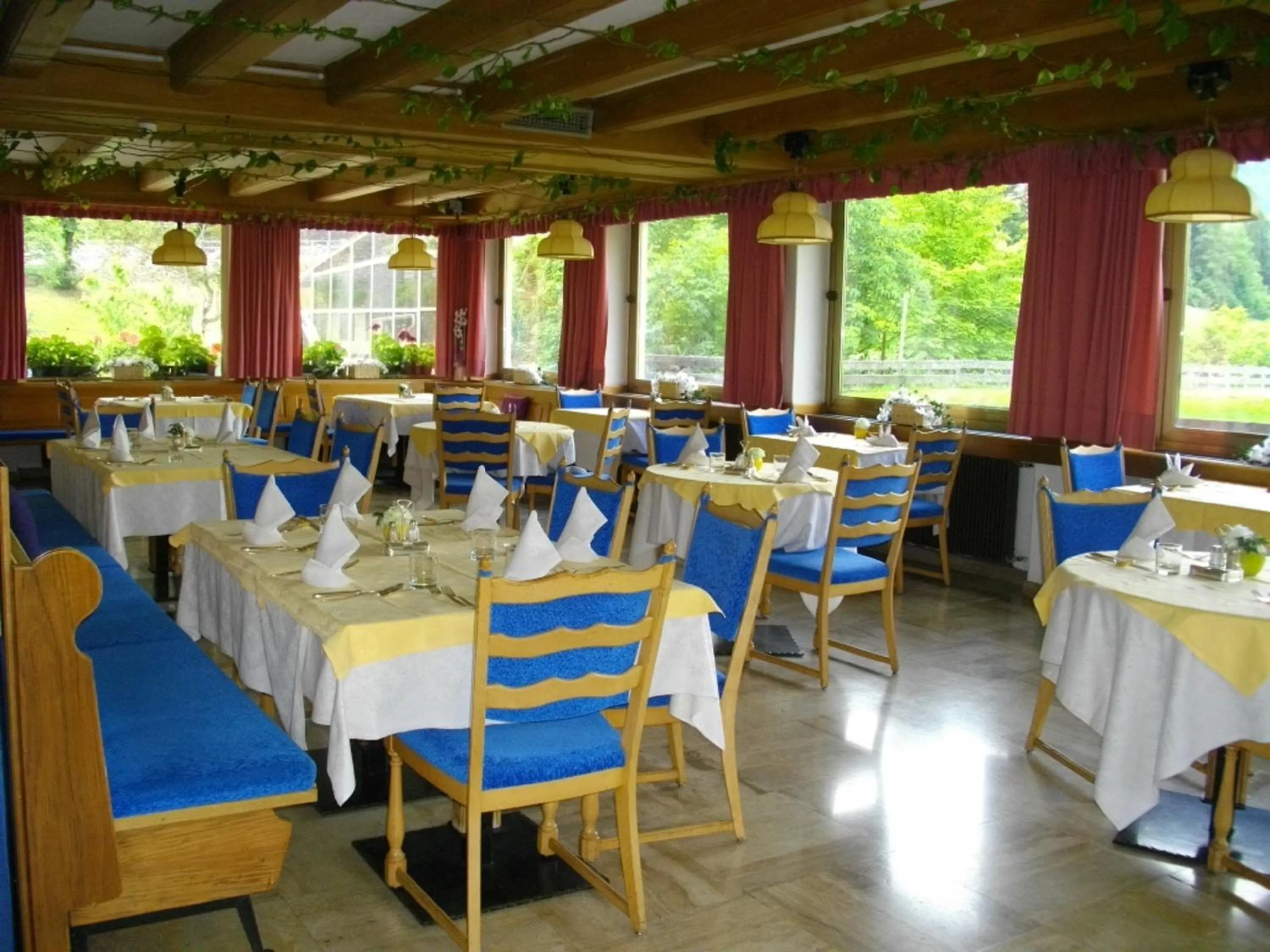 Restaurant/places to eat in Hotel Rodes