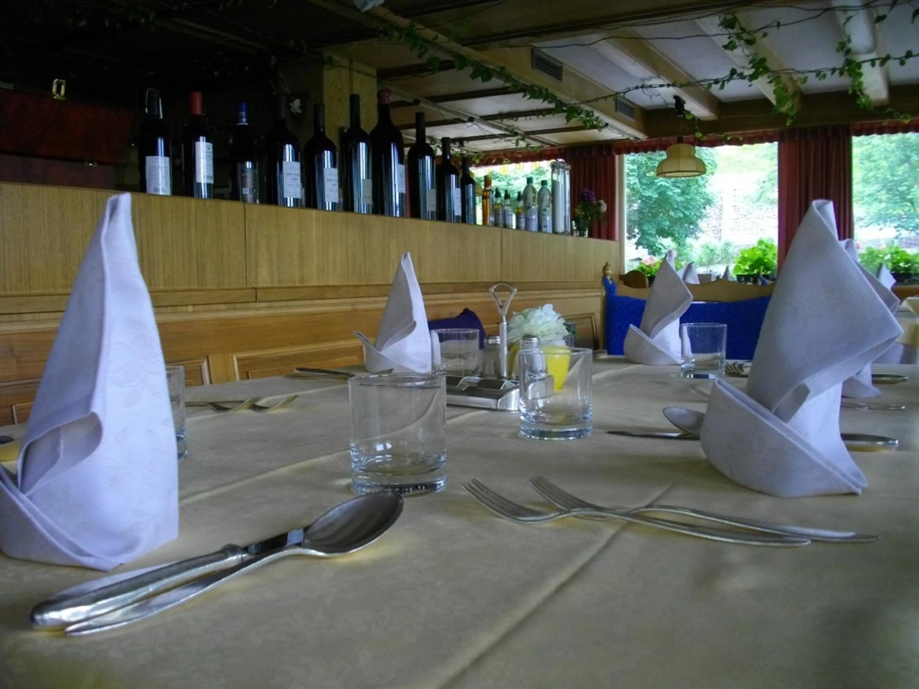 Restaurant/places to eat in Hotel Rodes