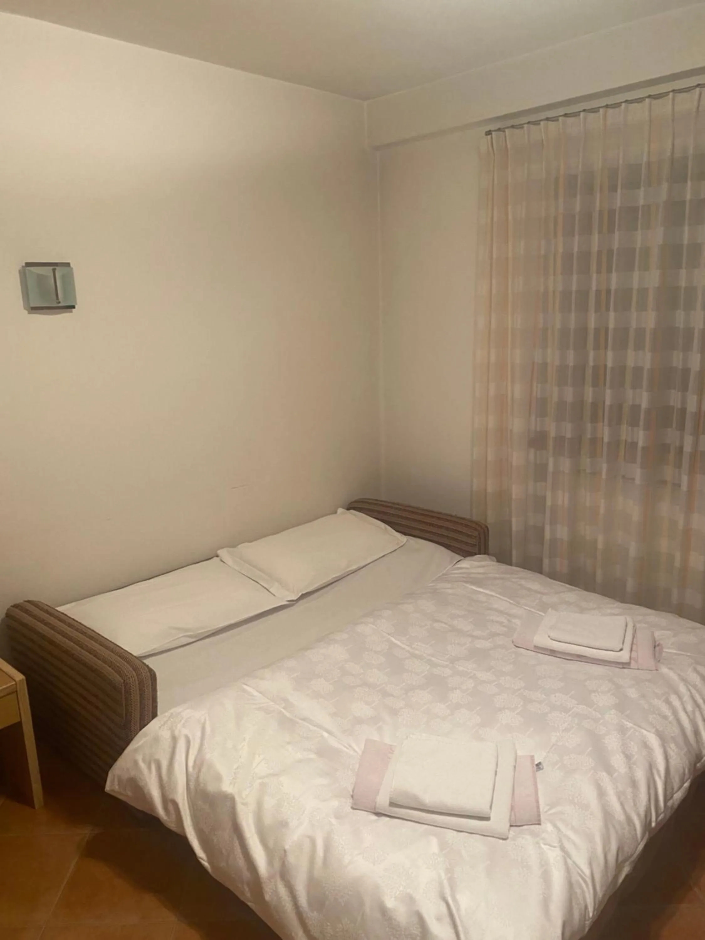 Bedroom, Bed in Hotel Rodes