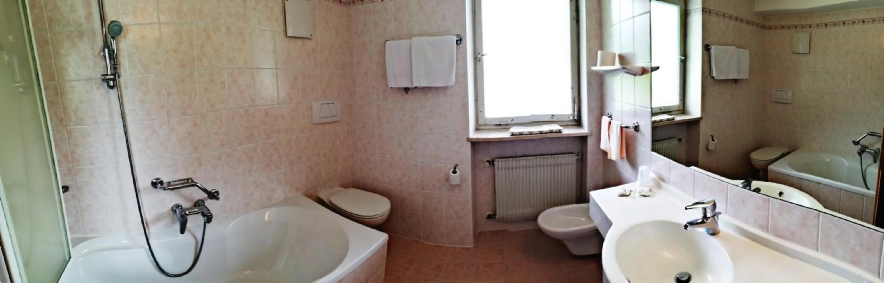 Bathroom in Hotel Rodes