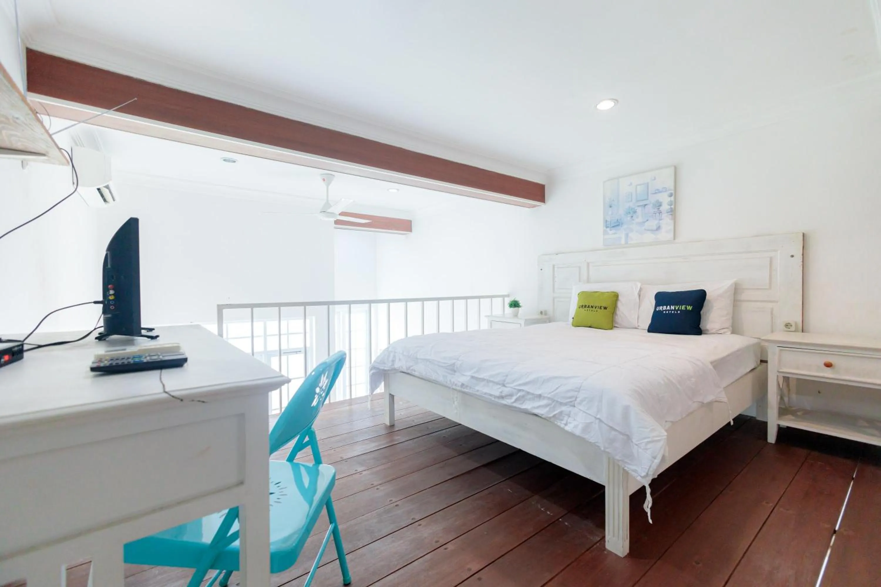 Bed in Urbanview Blessing Residence Surabaya by RedDoorz