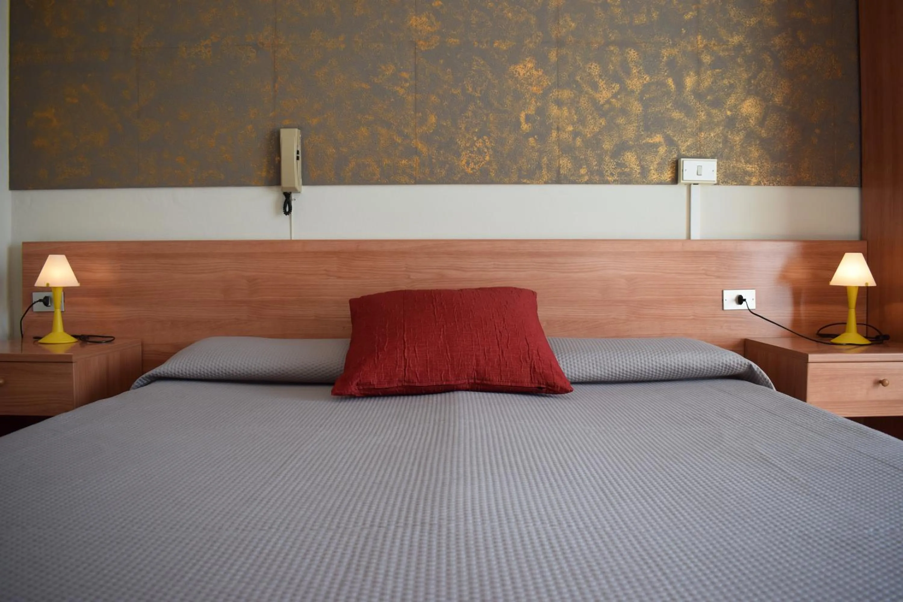 Bed in Albergo Al Pescatore