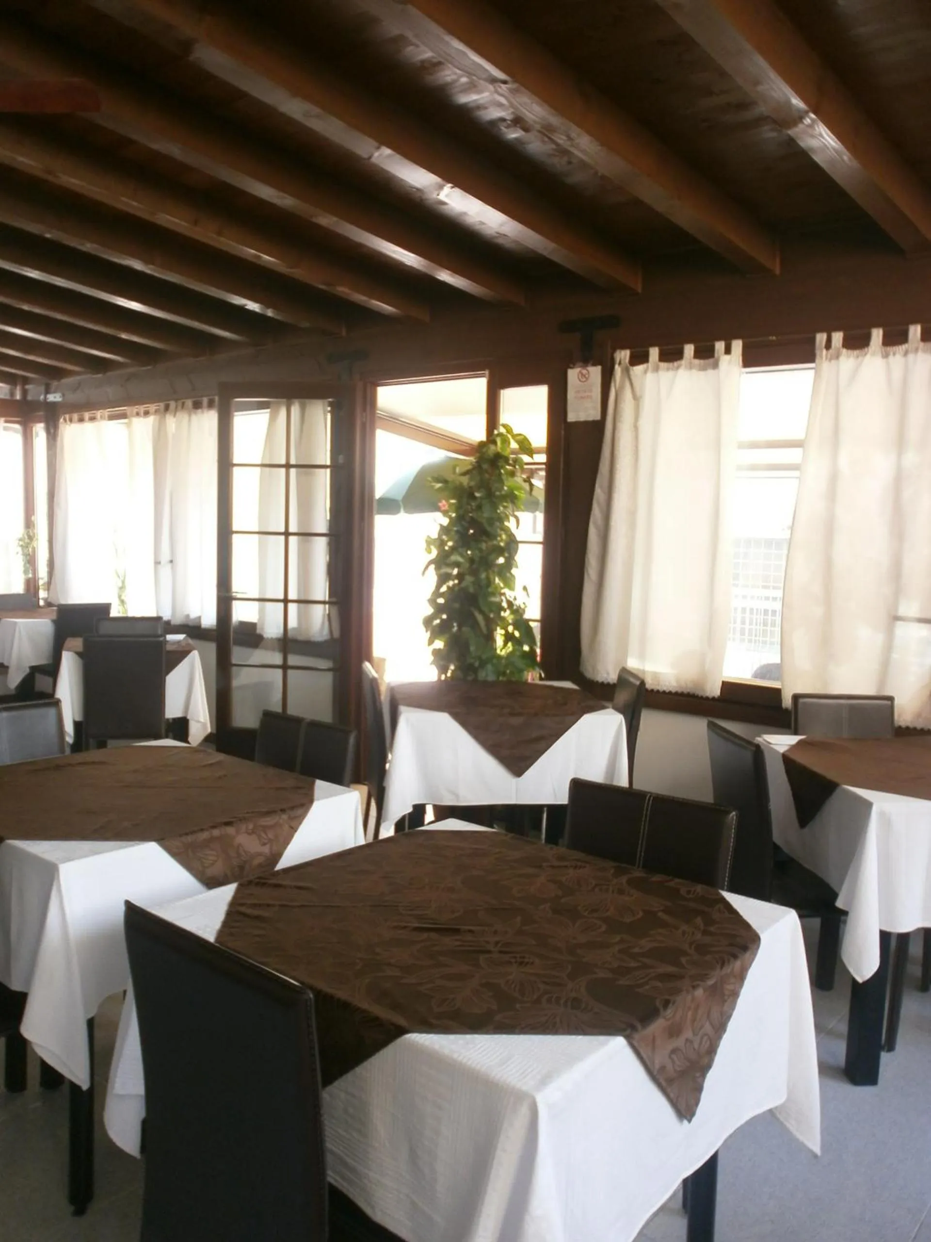 Restaurant/places to eat in Albergo Al Pescatore