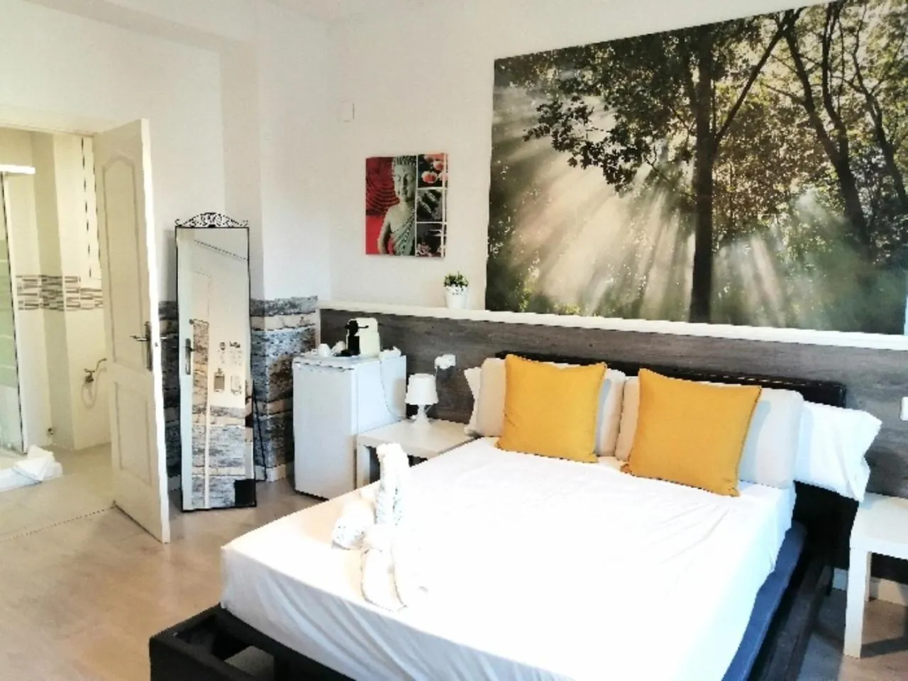 Photo of the whole room in VALENCIA SUITS YOU Centro Histórico, Establecimiento Automatizado-Fast Auto Check in&Out, Solo para Adultos-Adults only