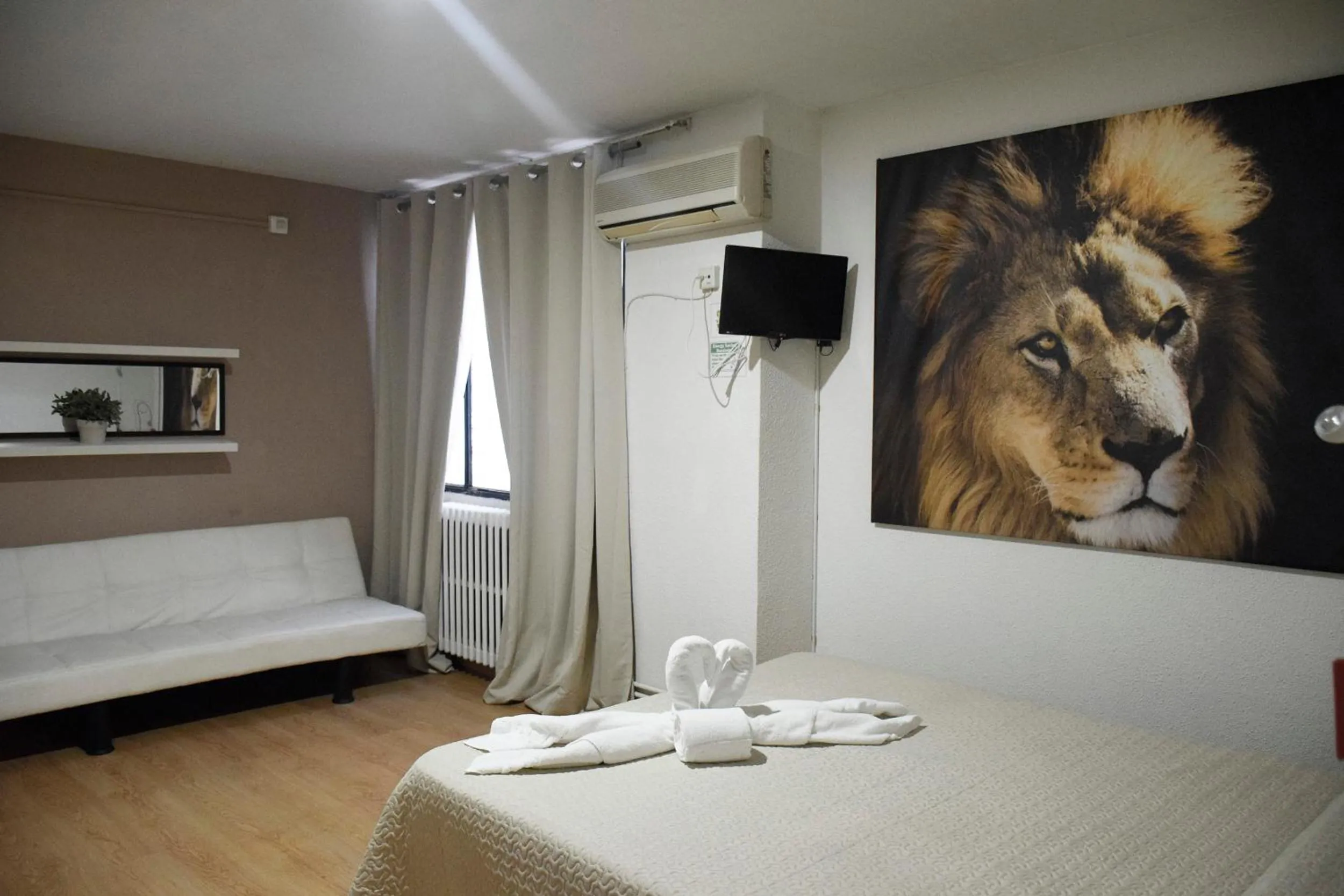 Bed in VALENCIA SUITS YOU Centro Histórico, Establecimiento Automatizado-Fast Auto Check in&Out, Solo para Adultos-Adults only