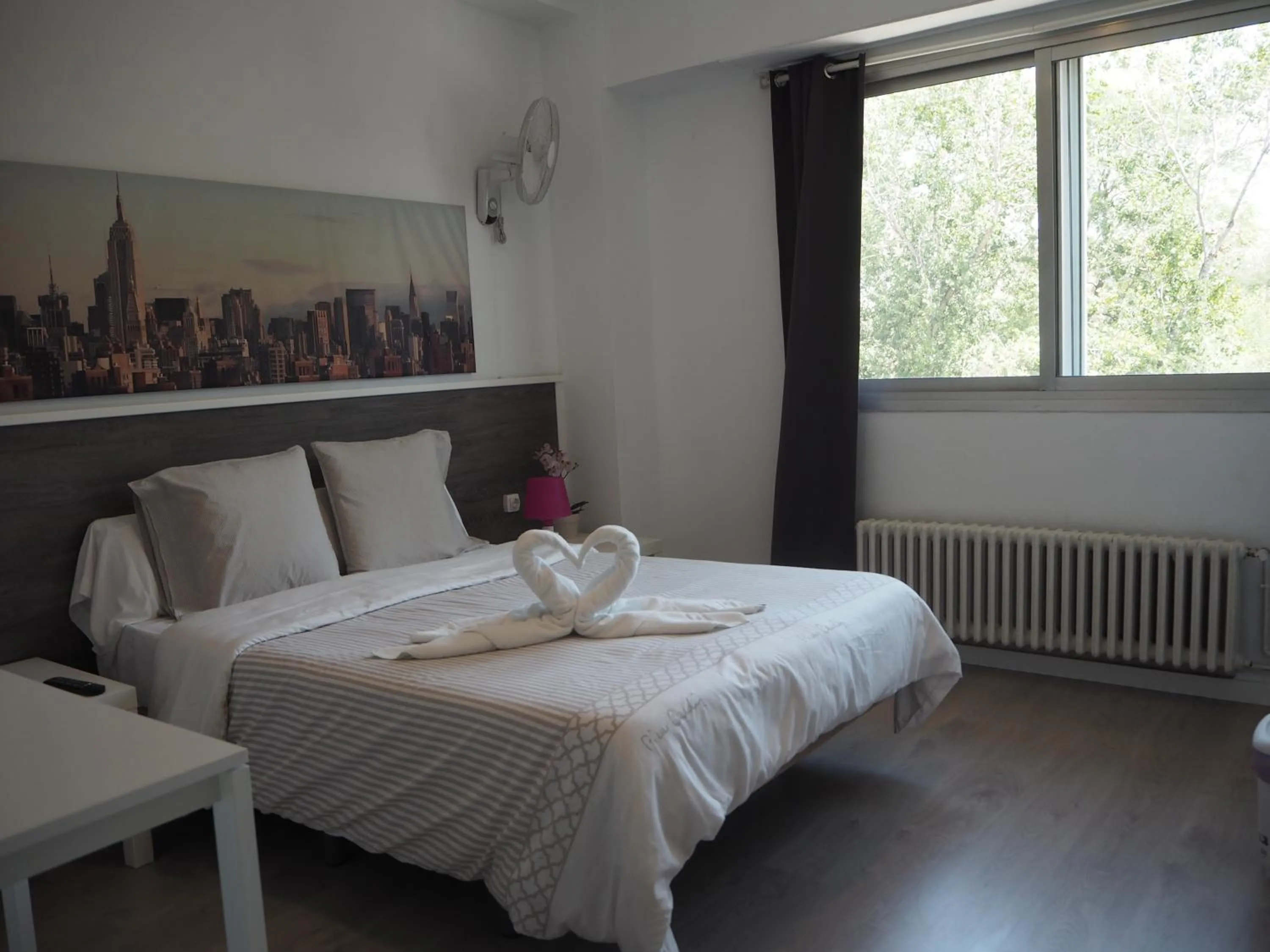 Natural landscape, Bed in VALENCIA SUITS YOU Centro Histórico, Establecimiento Automatizado-Fast Auto Check in&Out, Solo para Adultos-Adults only