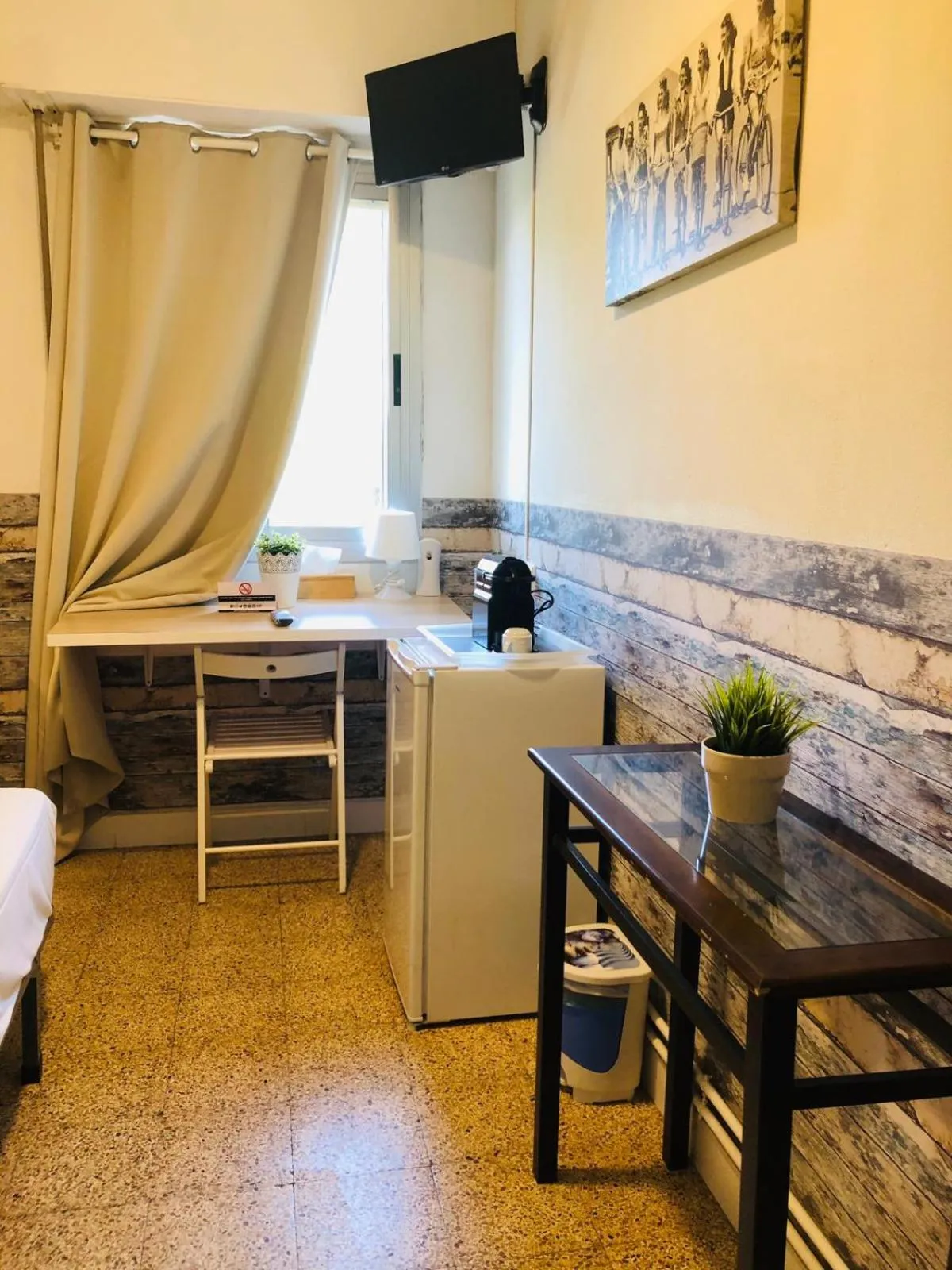 Decorative detail, Bed in VALENCIA SUITS YOU Centro Histórico, Establecimiento Automatizado-Fast Auto Check in&Out, Solo para Adultos-Adults only