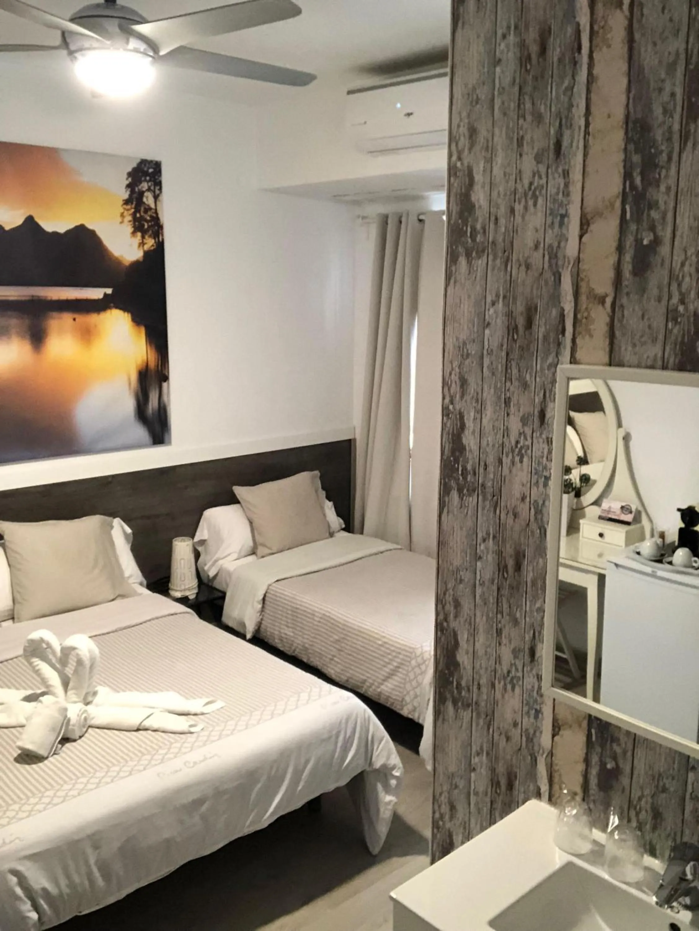 Family, Bed in VALENCIA SUITS YOU Centro Histórico, Establecimiento Automatizado-Fast Auto Check in&Out, Solo para Adultos-Adults only