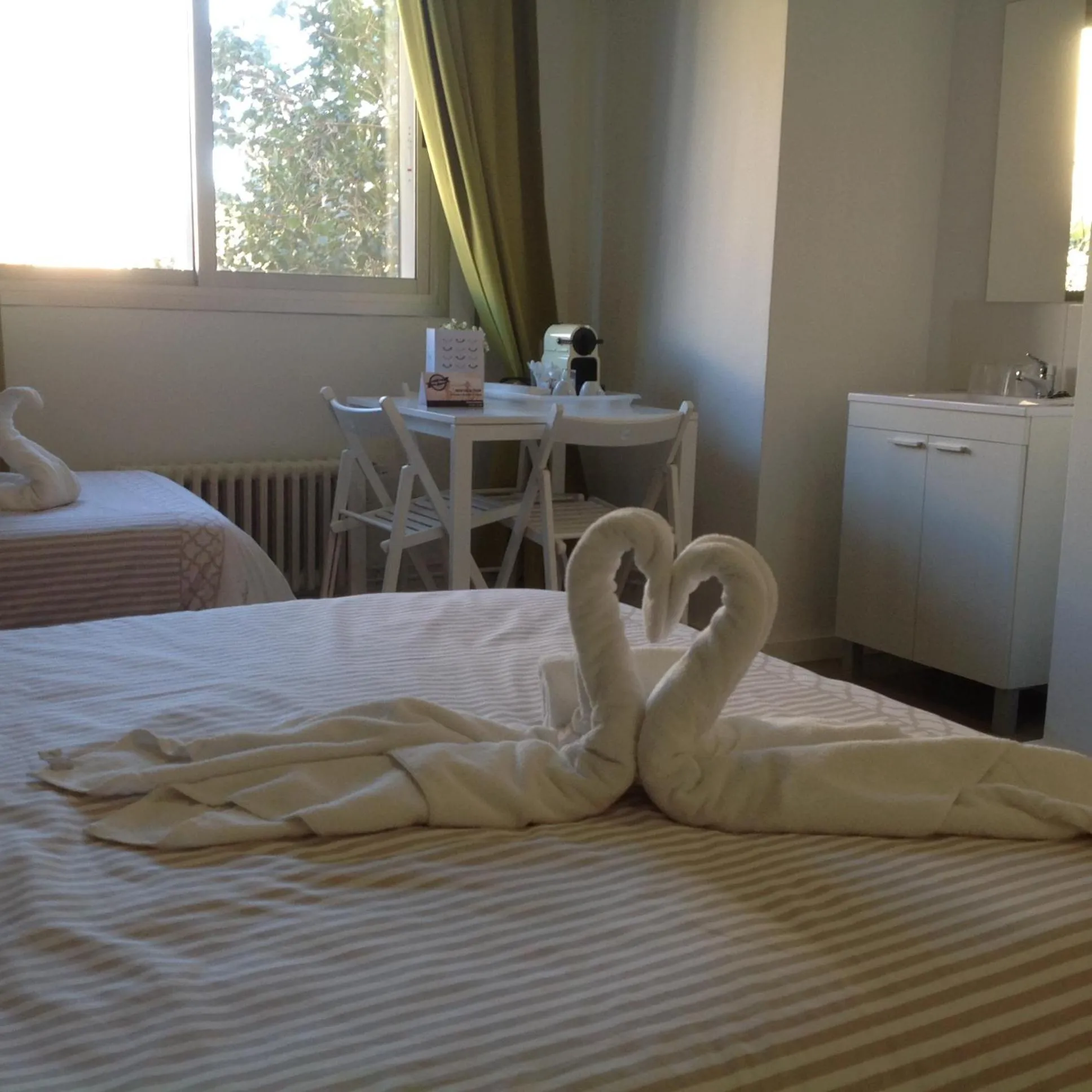 Photo of the whole room, Bed in VALENCIA SUITS YOU Centro Histórico, Establecimiento Automatizado-Fast Auto Check in&Out, Solo para Adultos-Adults only