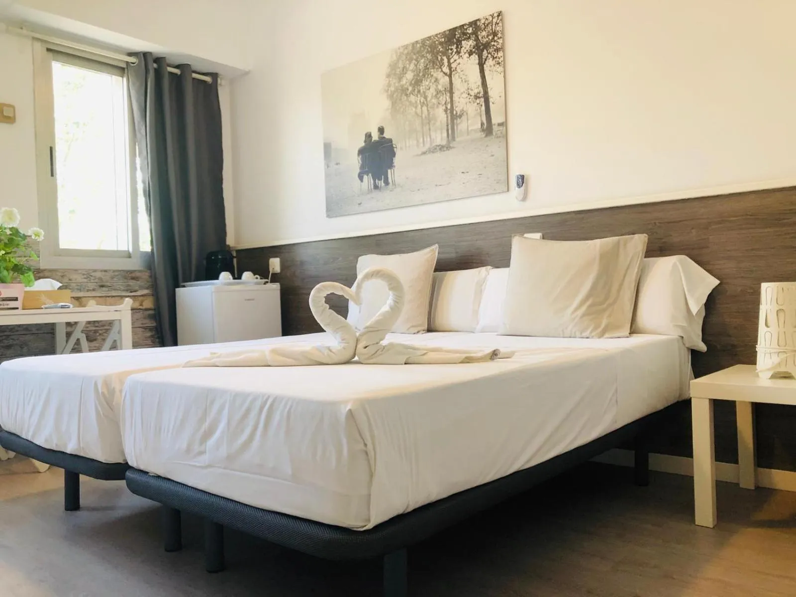 Decorative detail, Bed in VALENCIA SUITS YOU Centro Histórico, Establecimiento Automatizado-Fast Auto Check in&Out, Solo para Adultos-Adults only