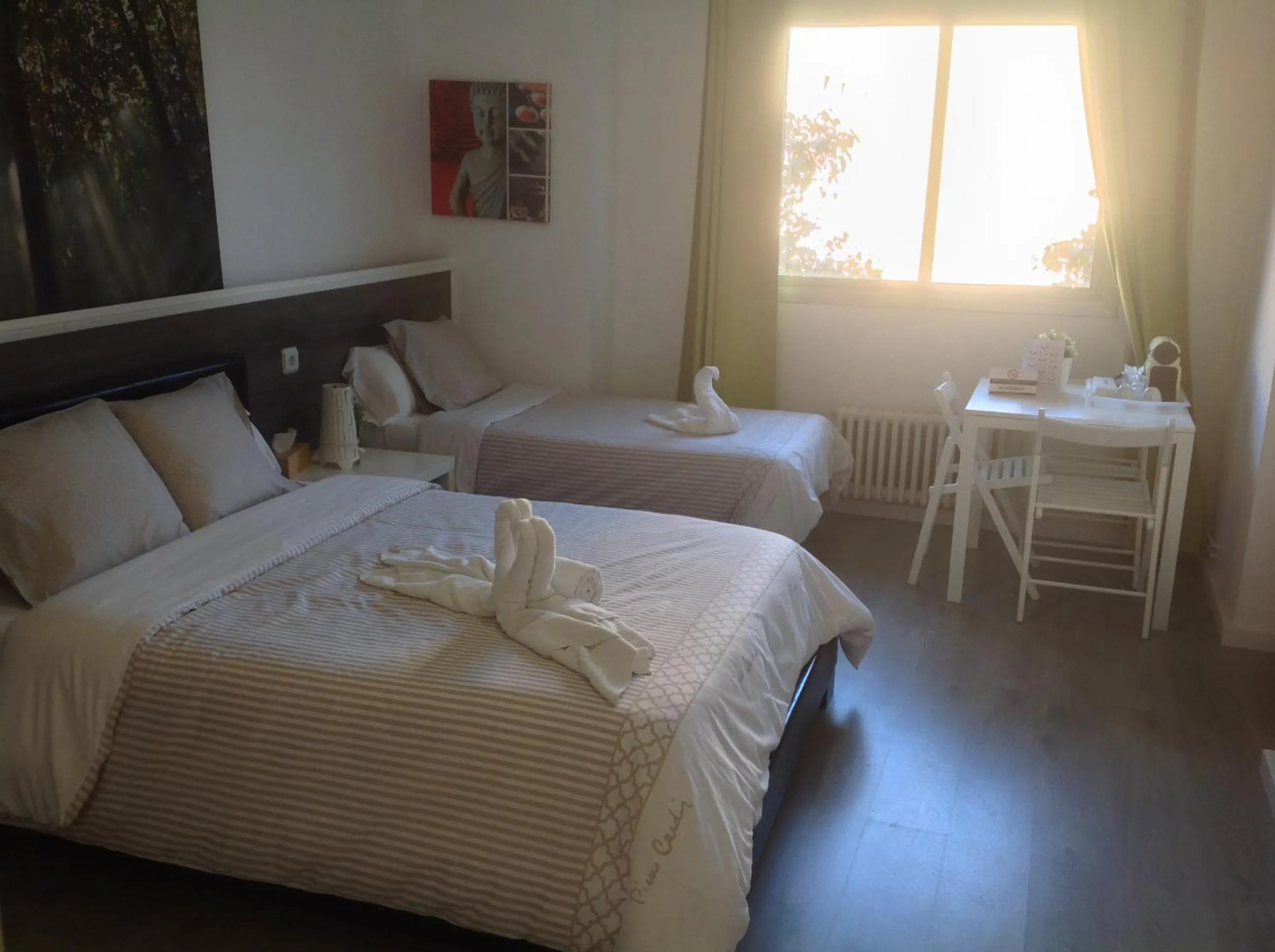 Decorative detail, Bed in VALENCIA SUITS YOU Centro Histórico, Establecimiento Automatizado-Fast Auto Check in&Out, Solo para Adultos-Adults only