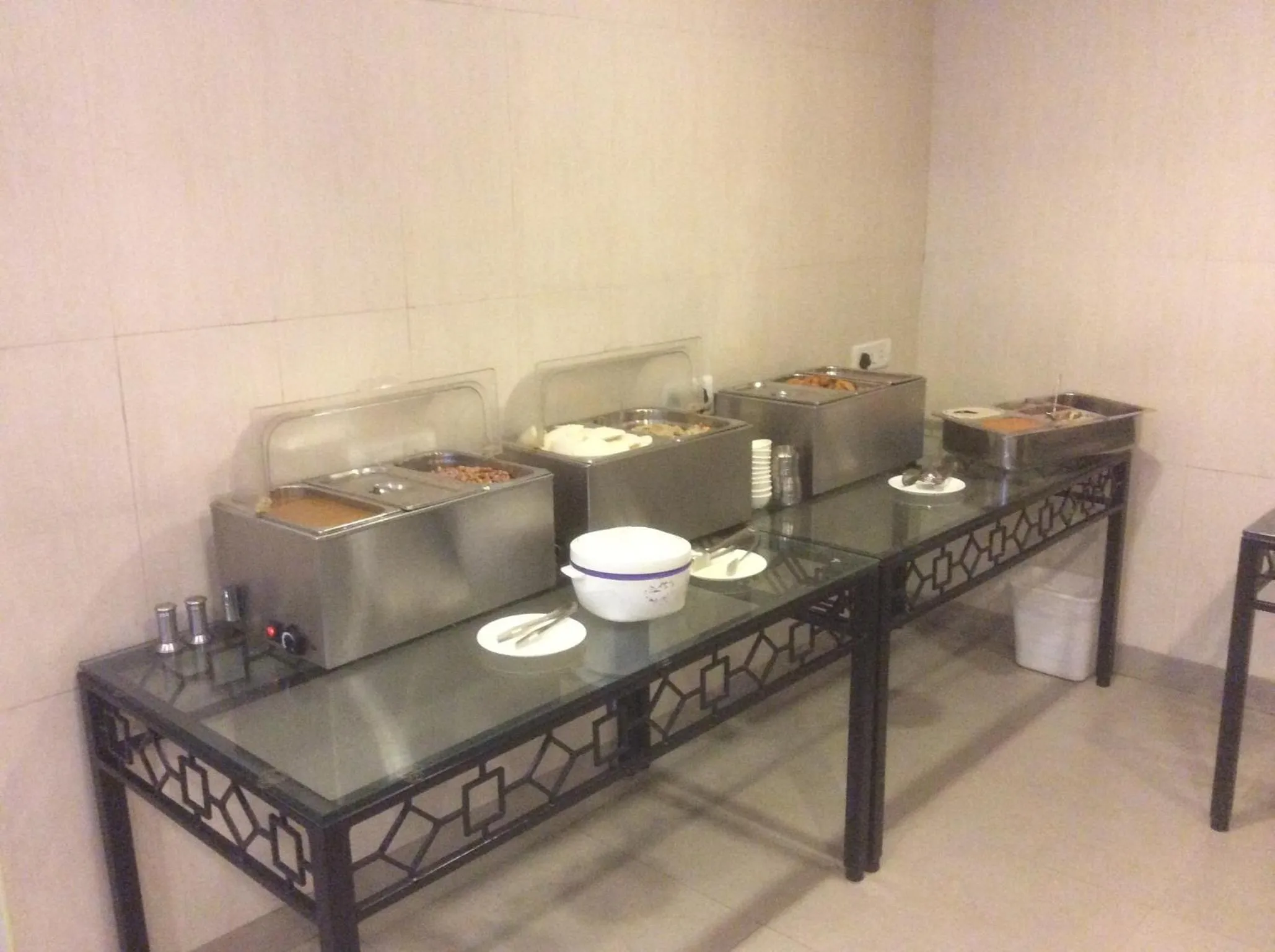 Breakfast in The Lotus Apartment hotel, Burkit Road