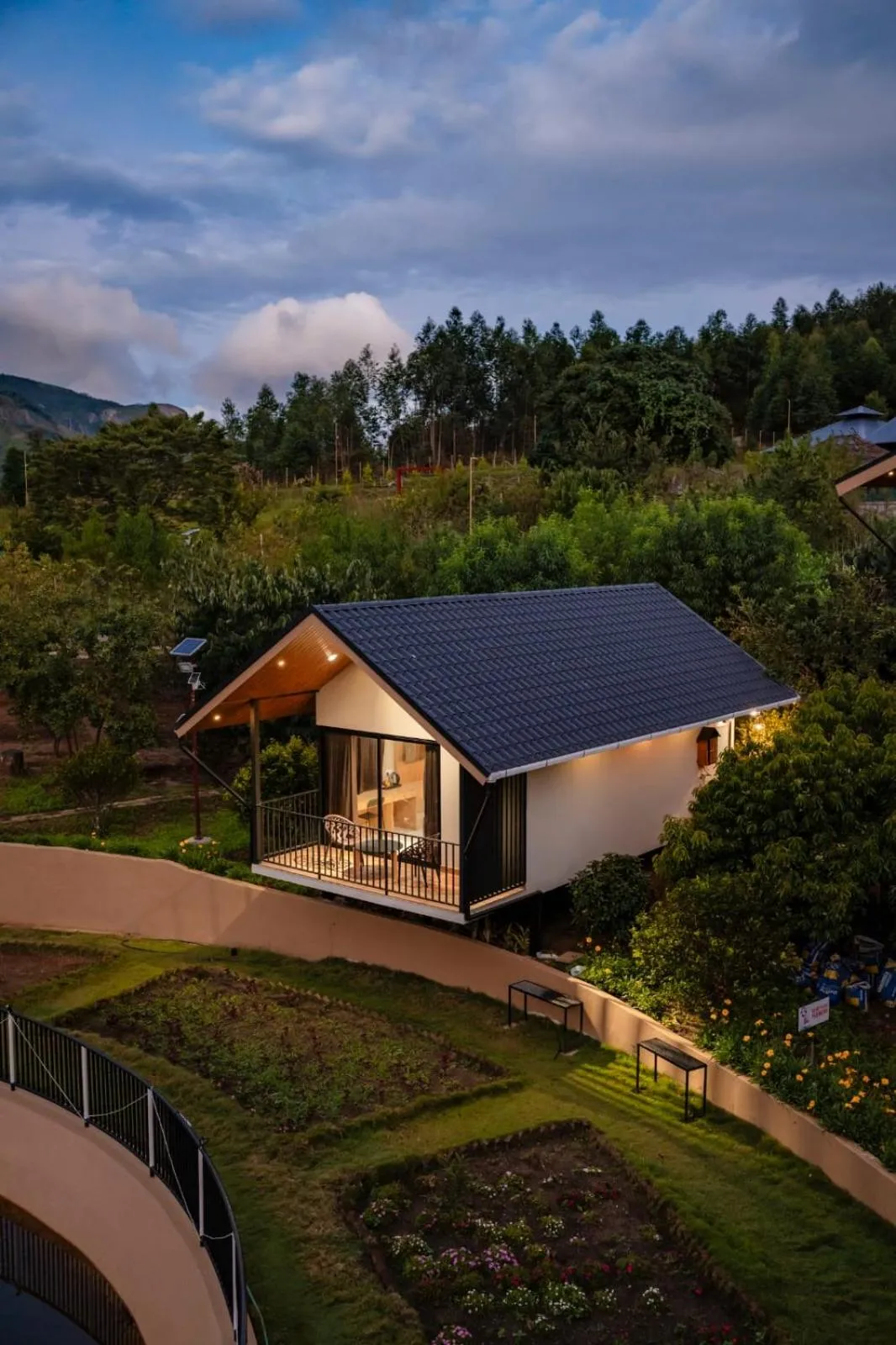 Mountain view in Cleveland Resorts Kanthalloor