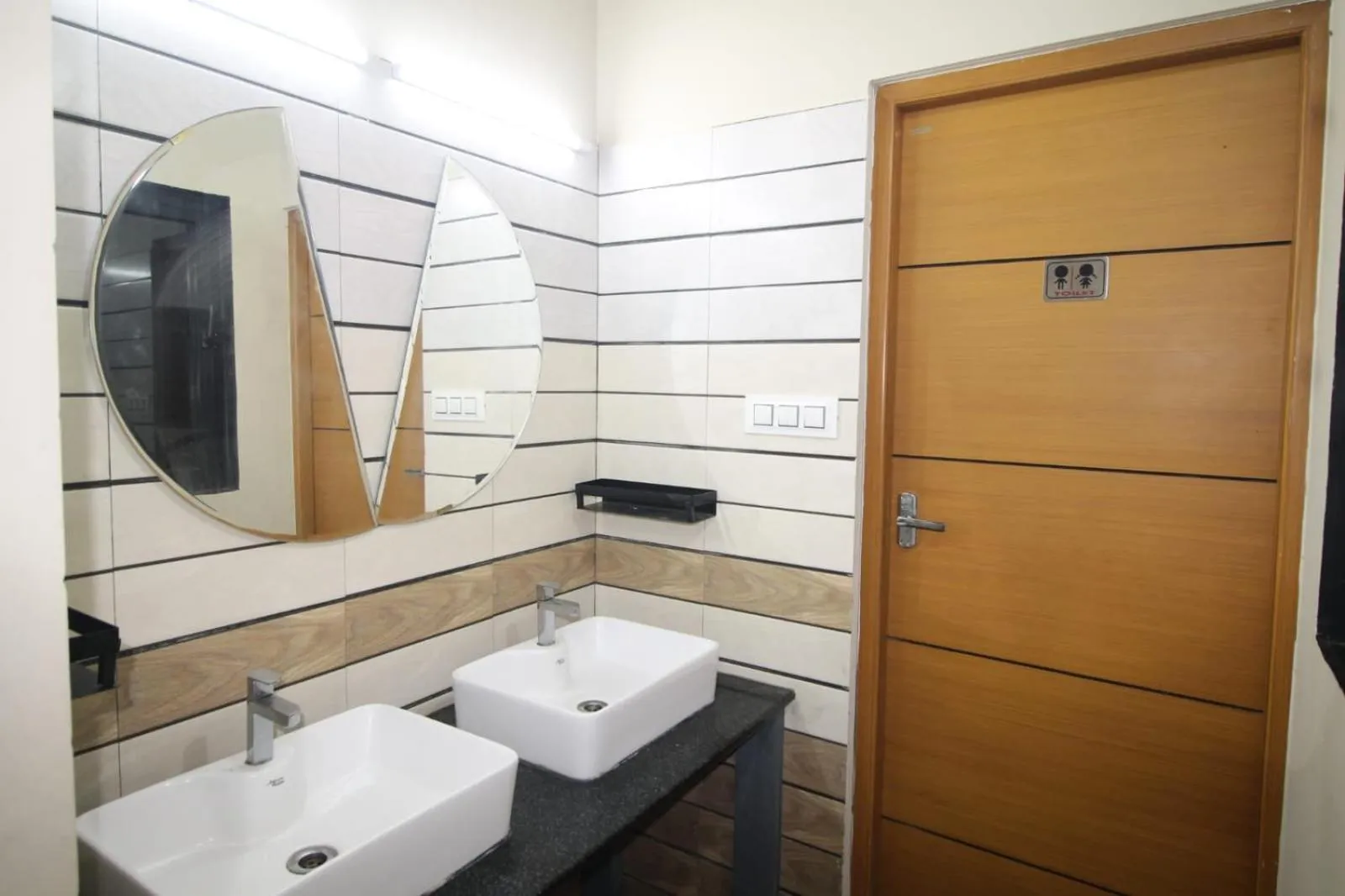 Bathroom in Cleveland Resorts Kanthalloor