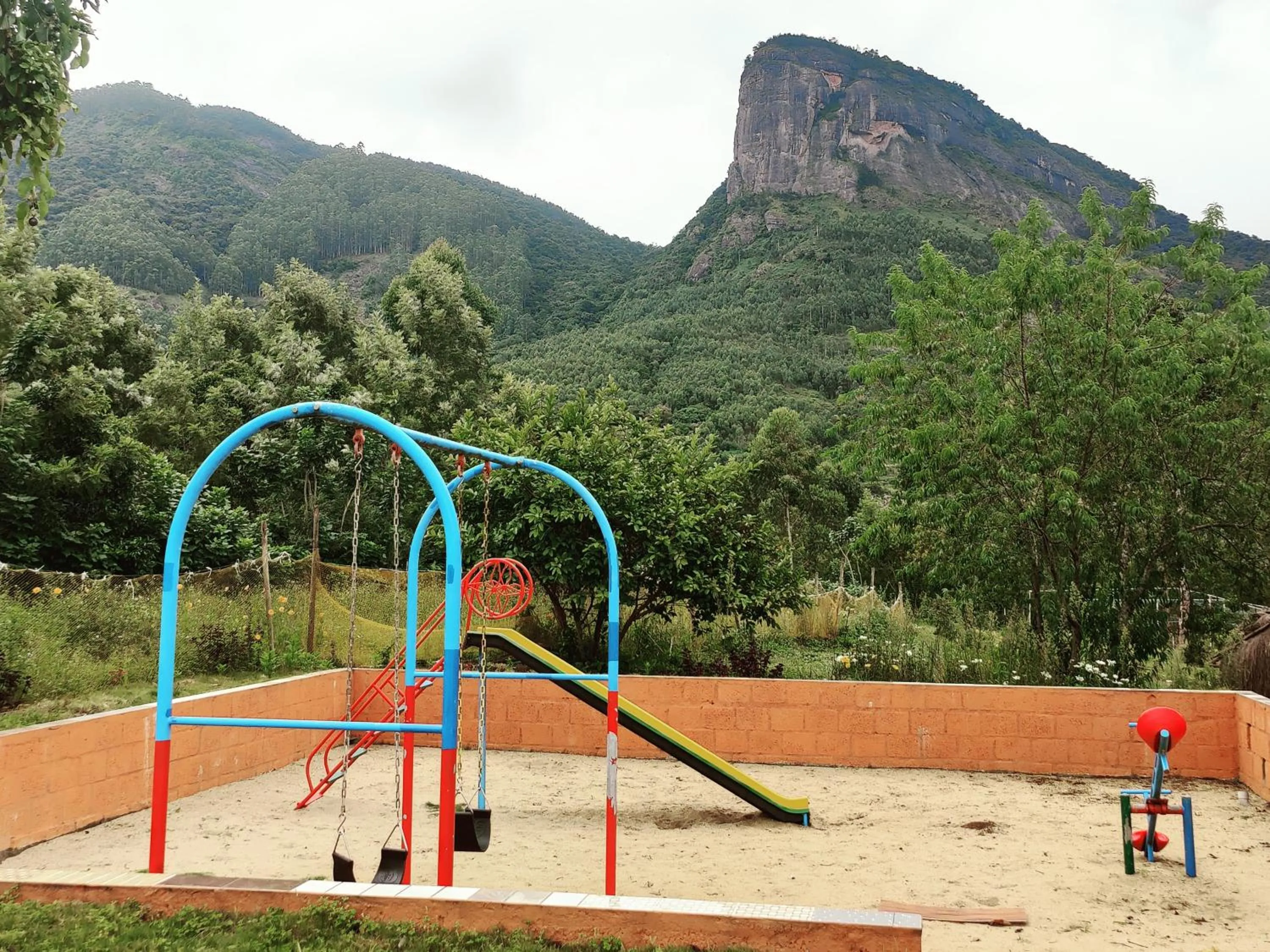 Children play ground in Cleveland Resorts Kanthalloor