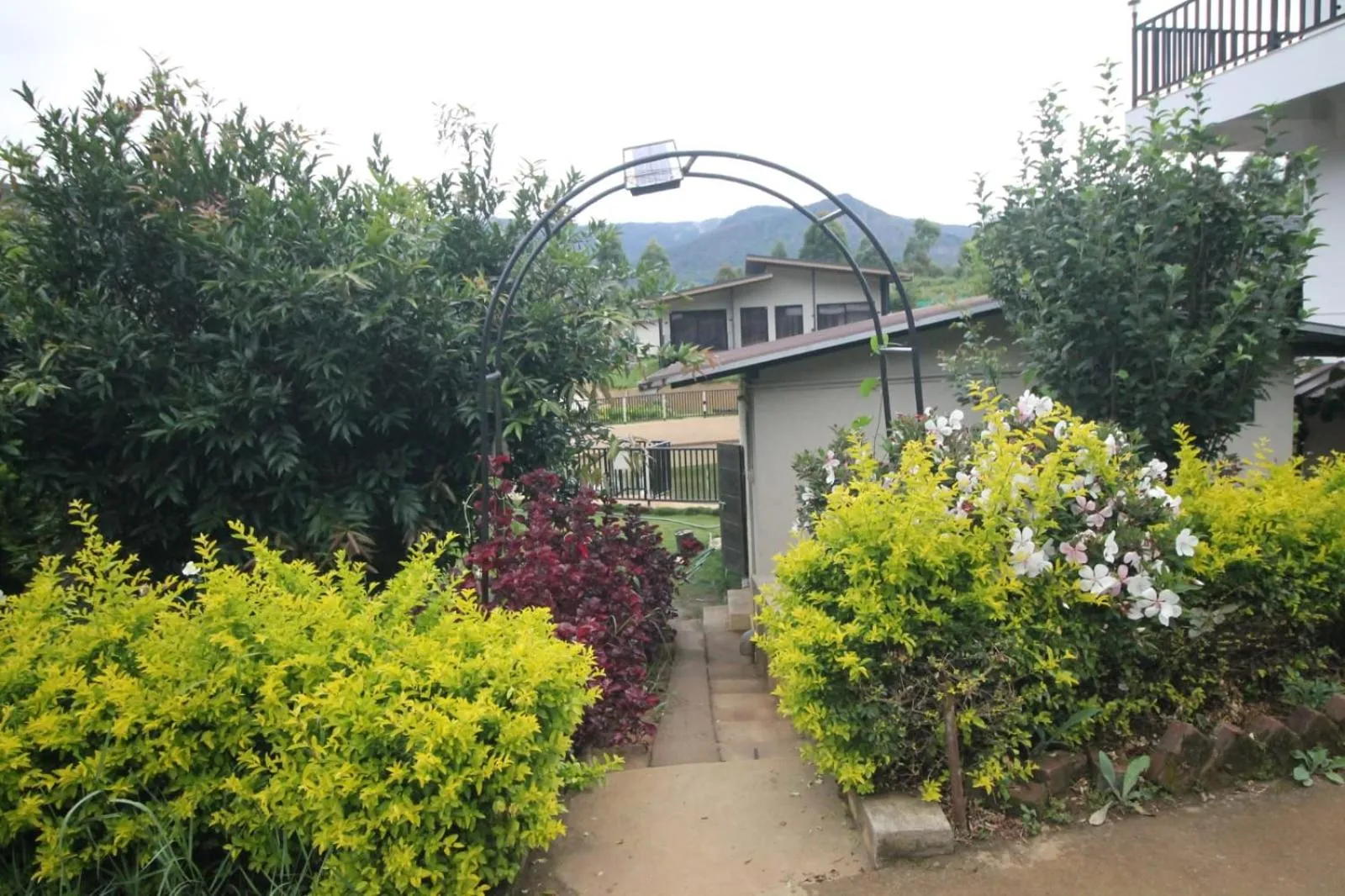 Garden view in Cleveland Resorts Kanthalloor