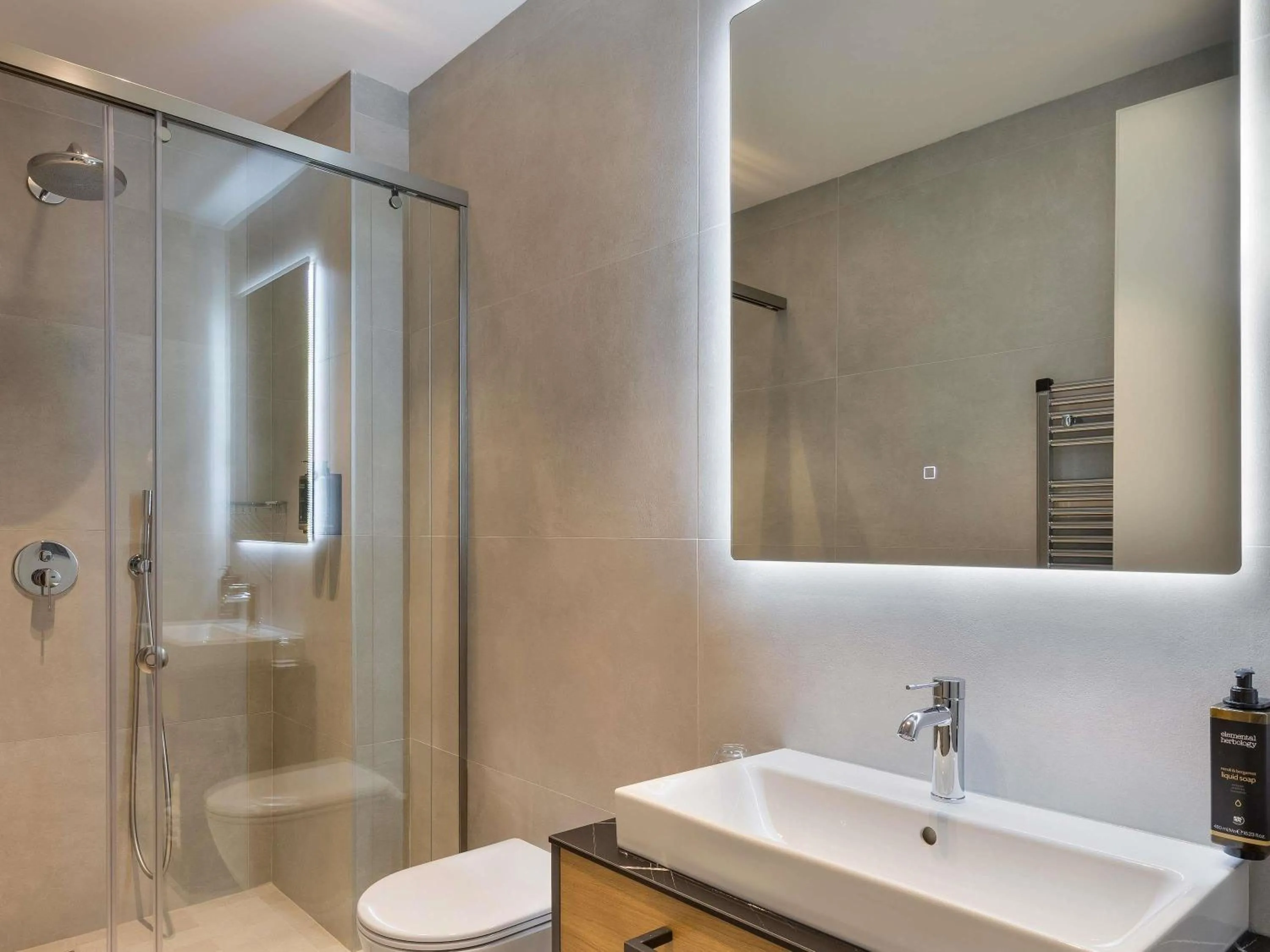 Bedroom in Mercure Tirana