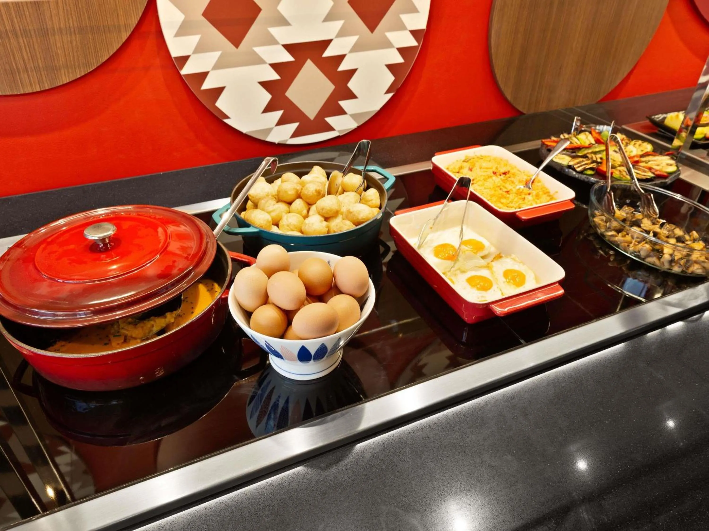 Restaurant/places to eat in Mercure Tirana