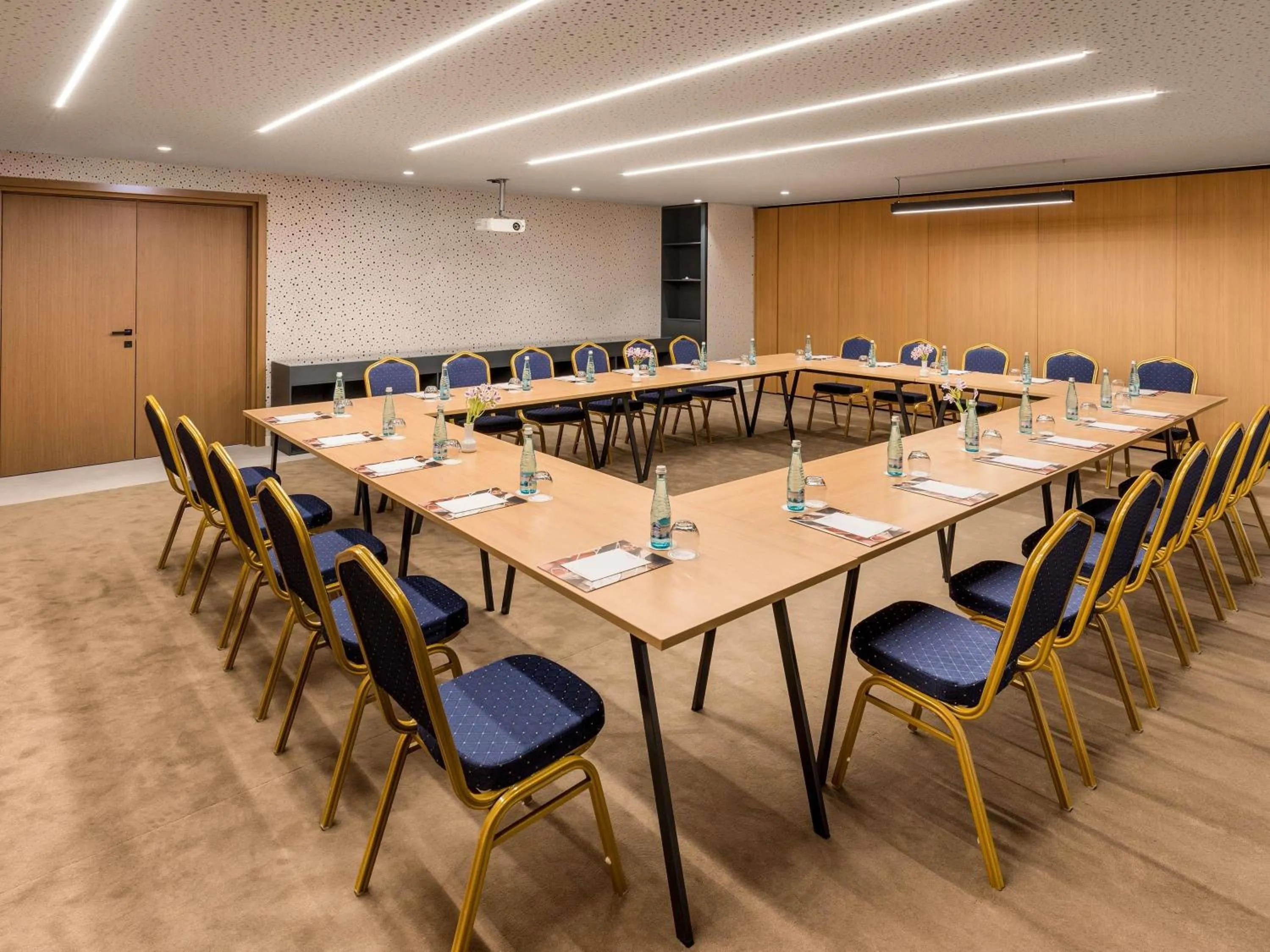 Meeting/conference room in Mercure Tirana