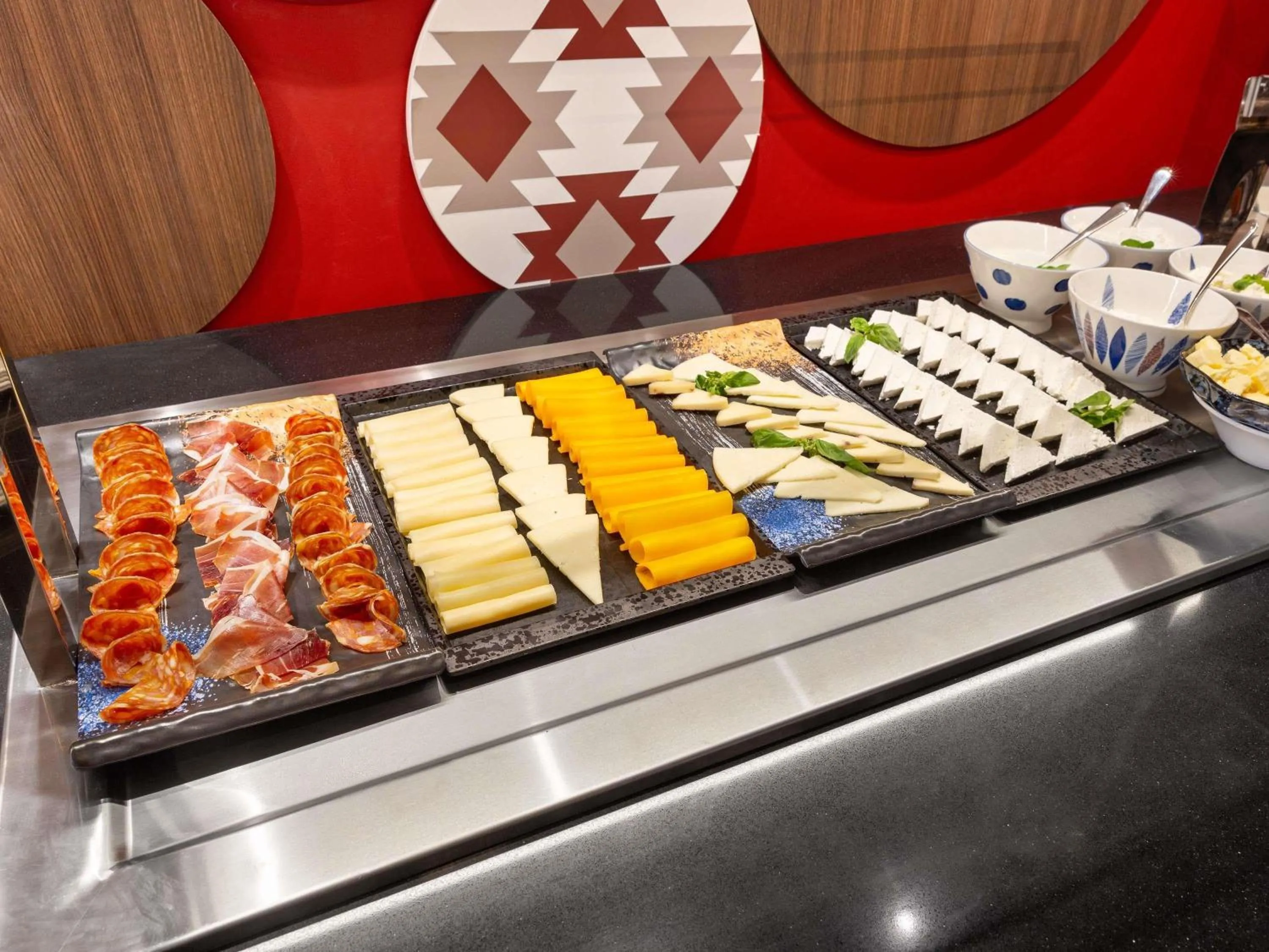 Restaurant/places to eat in Mercure Tirana