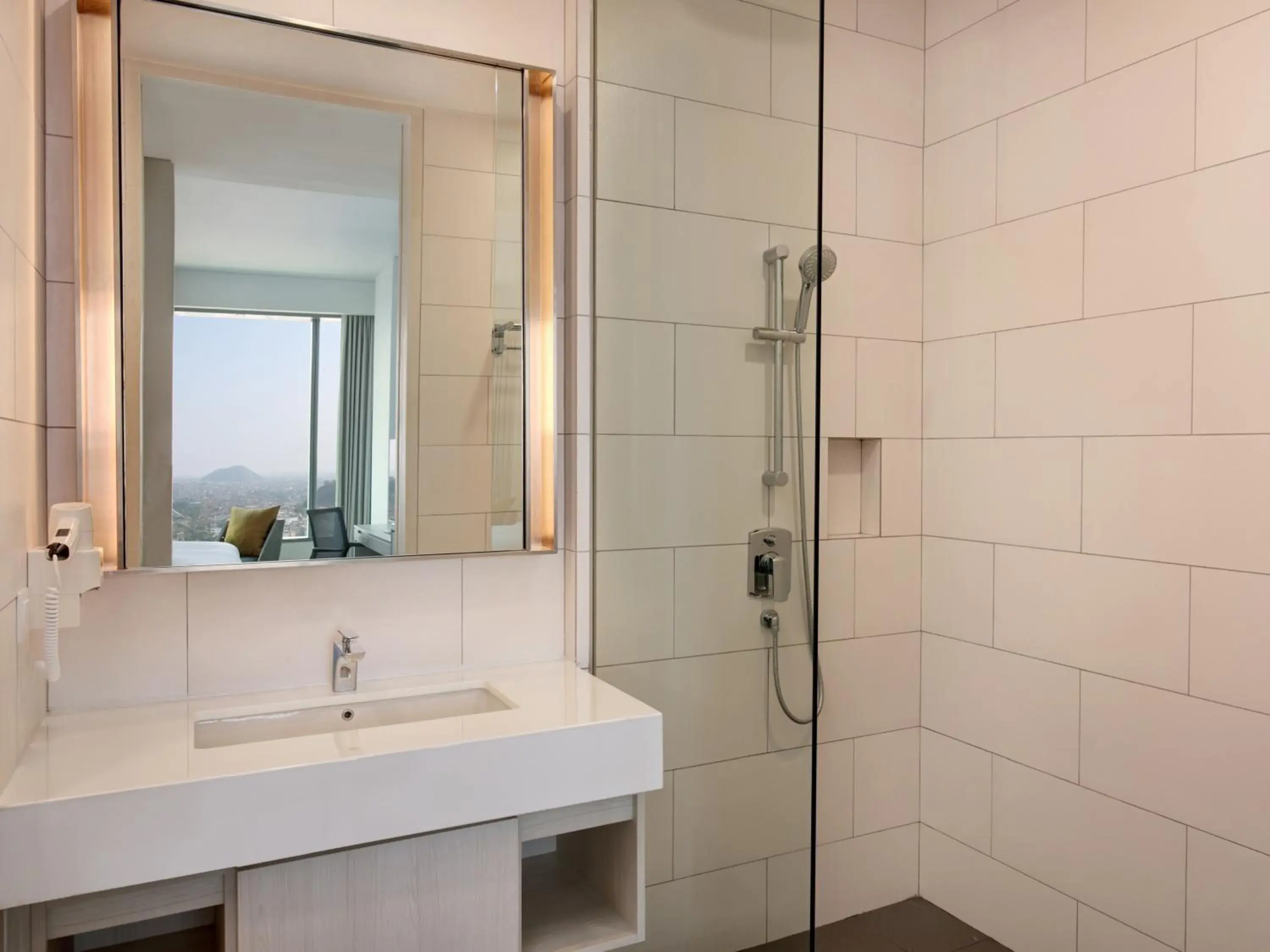 Premier King Room with View in Grand Mercure Lampung Premier King Room with View in Grand Mercure Lampung