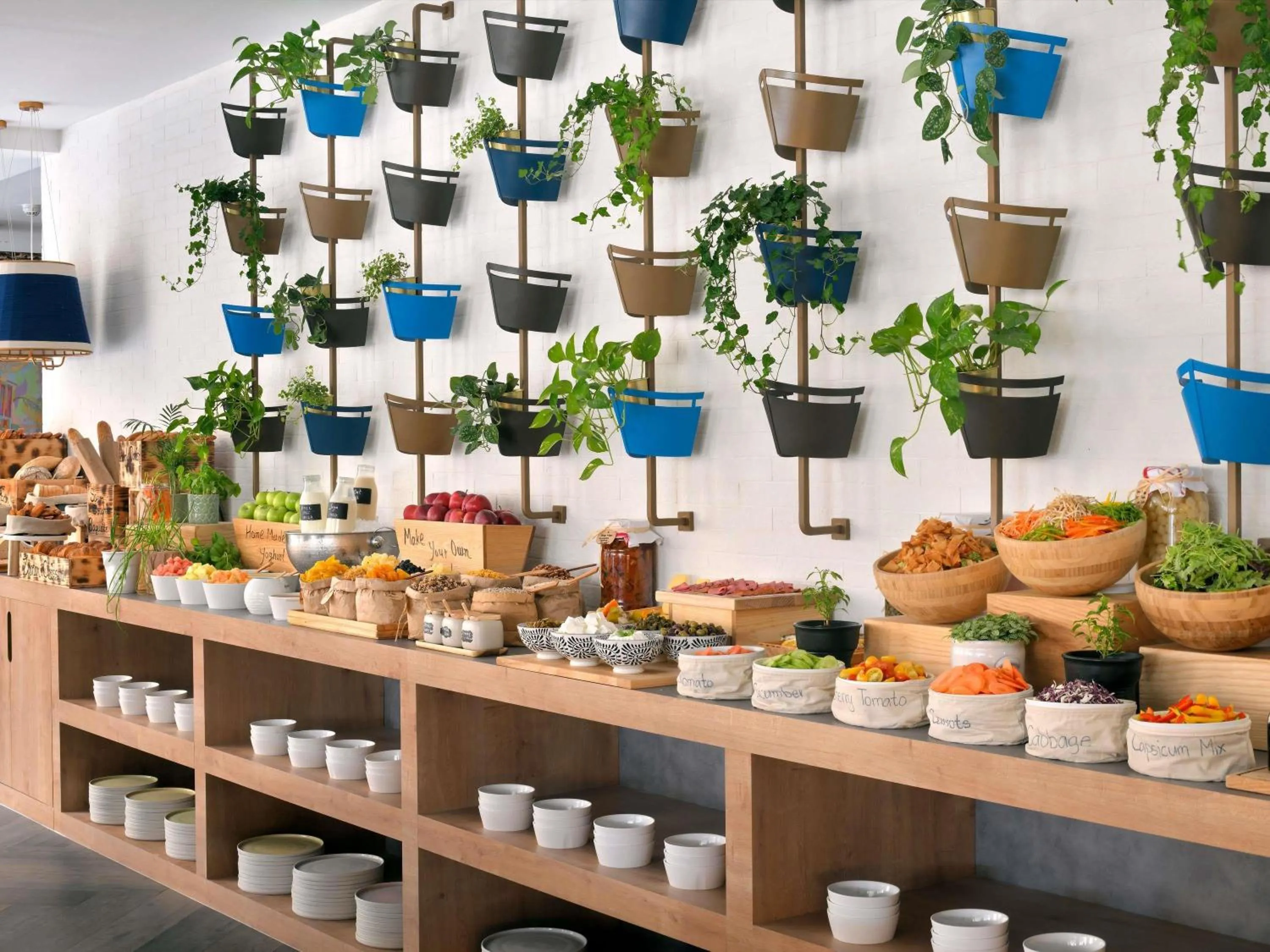 Restaurant/places to eat in Mercure Dubai Deira