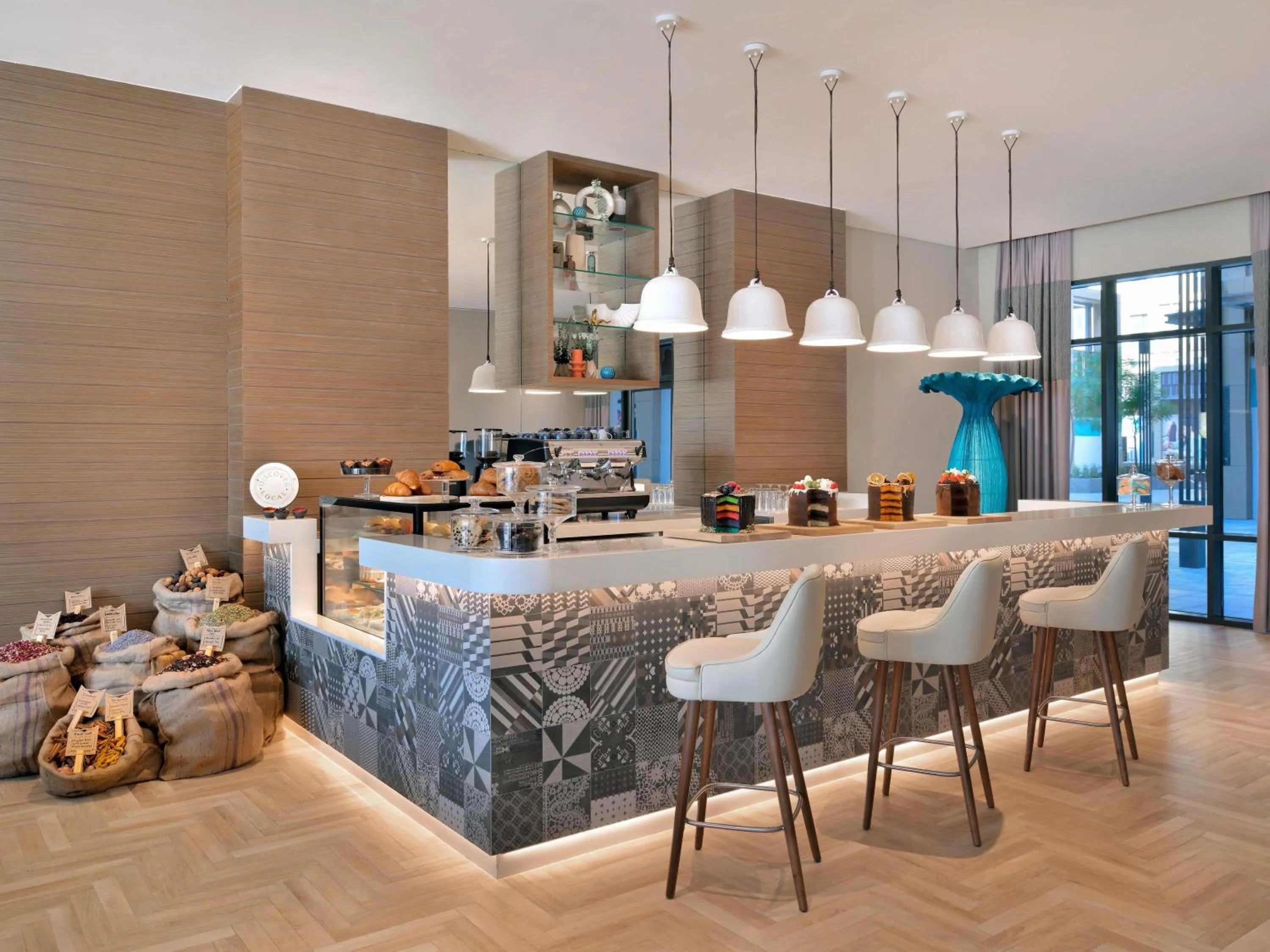 Restaurant/places to eat in Mercure Dubai Deira