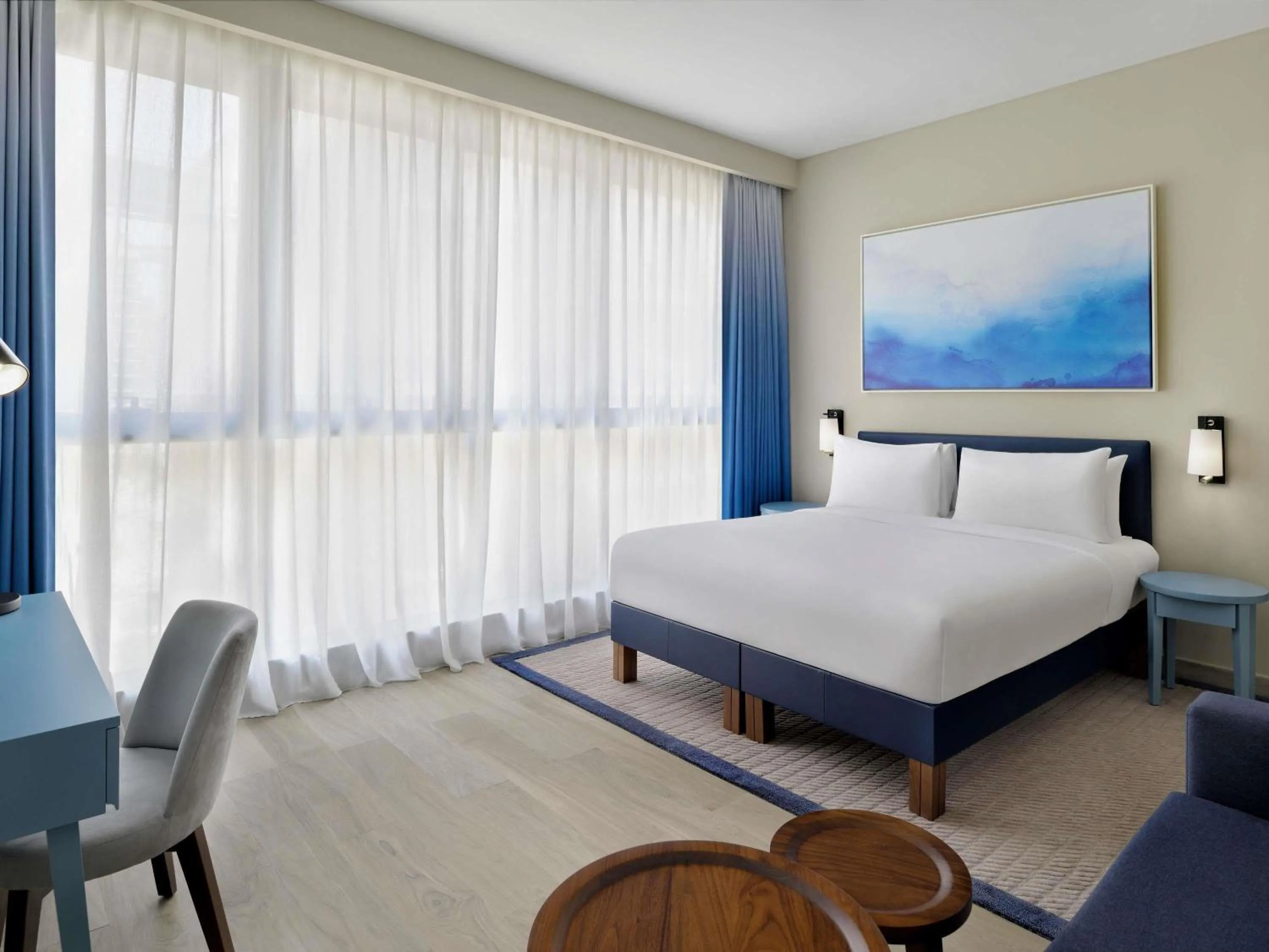 Bedroom, Bed in Mercure Dubai Deira