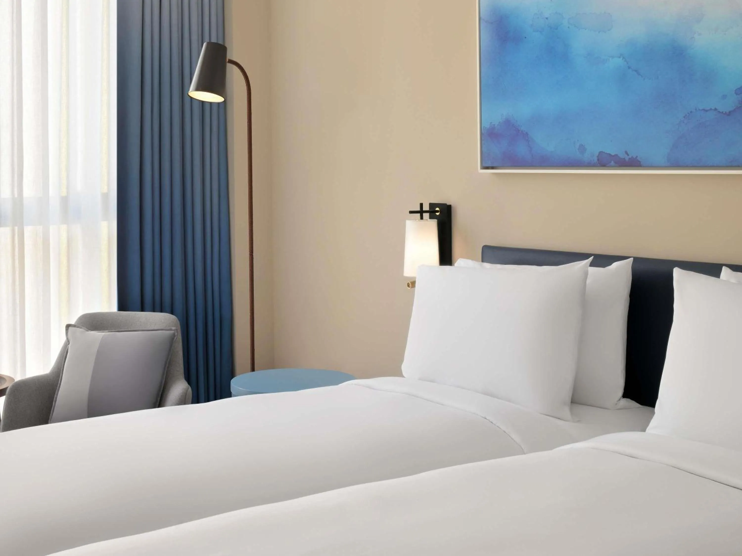 Bedroom, Bed in Mercure Dubai Deira