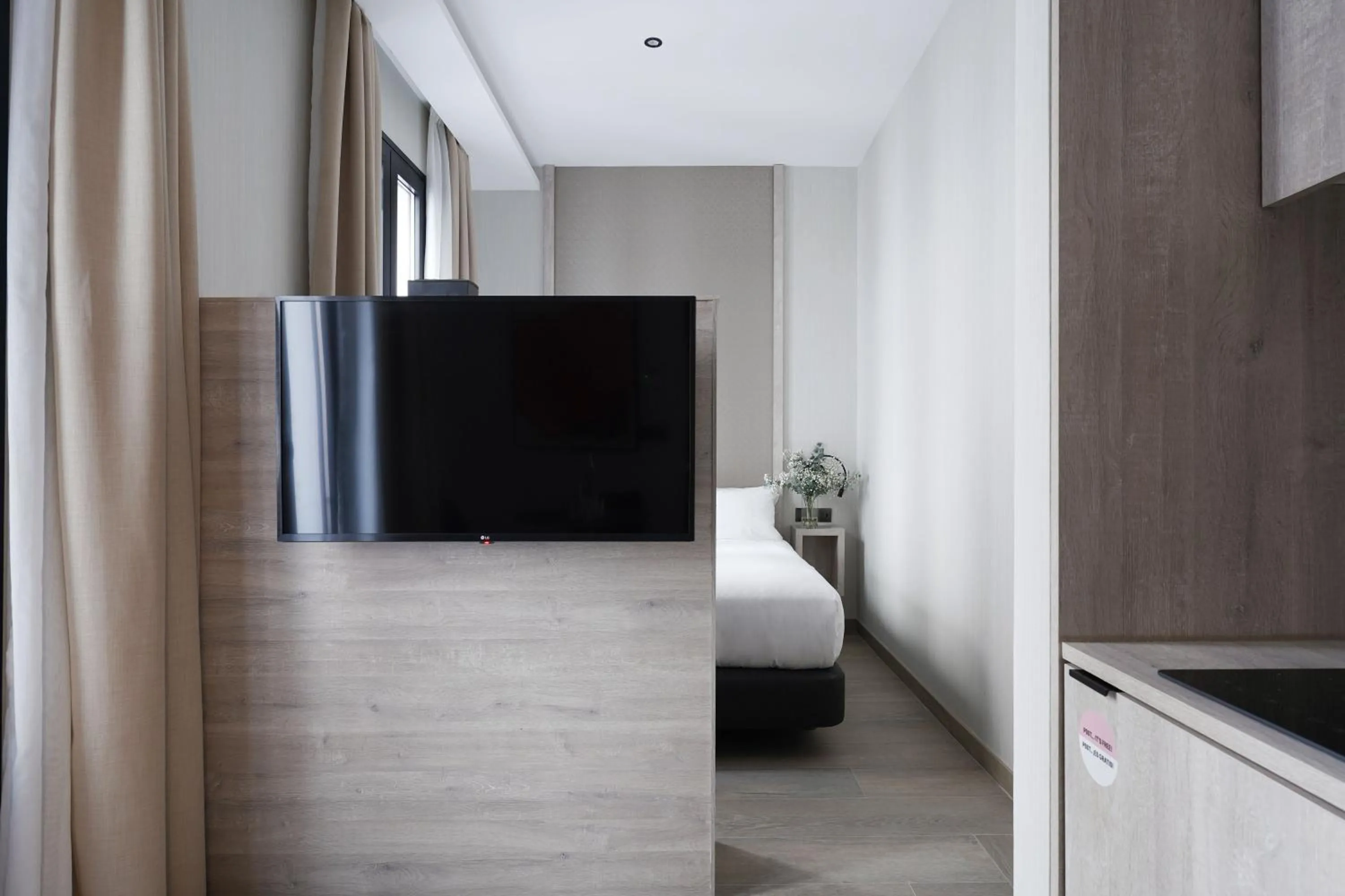 TV and multimedia, Bed in Numa Madrid Luna