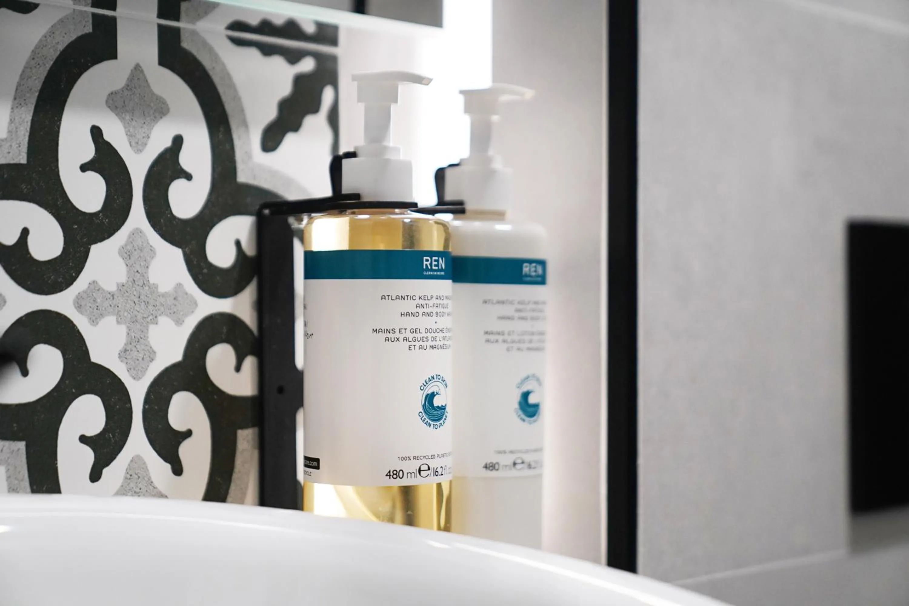 Bathroom in Numa Madrid Luna