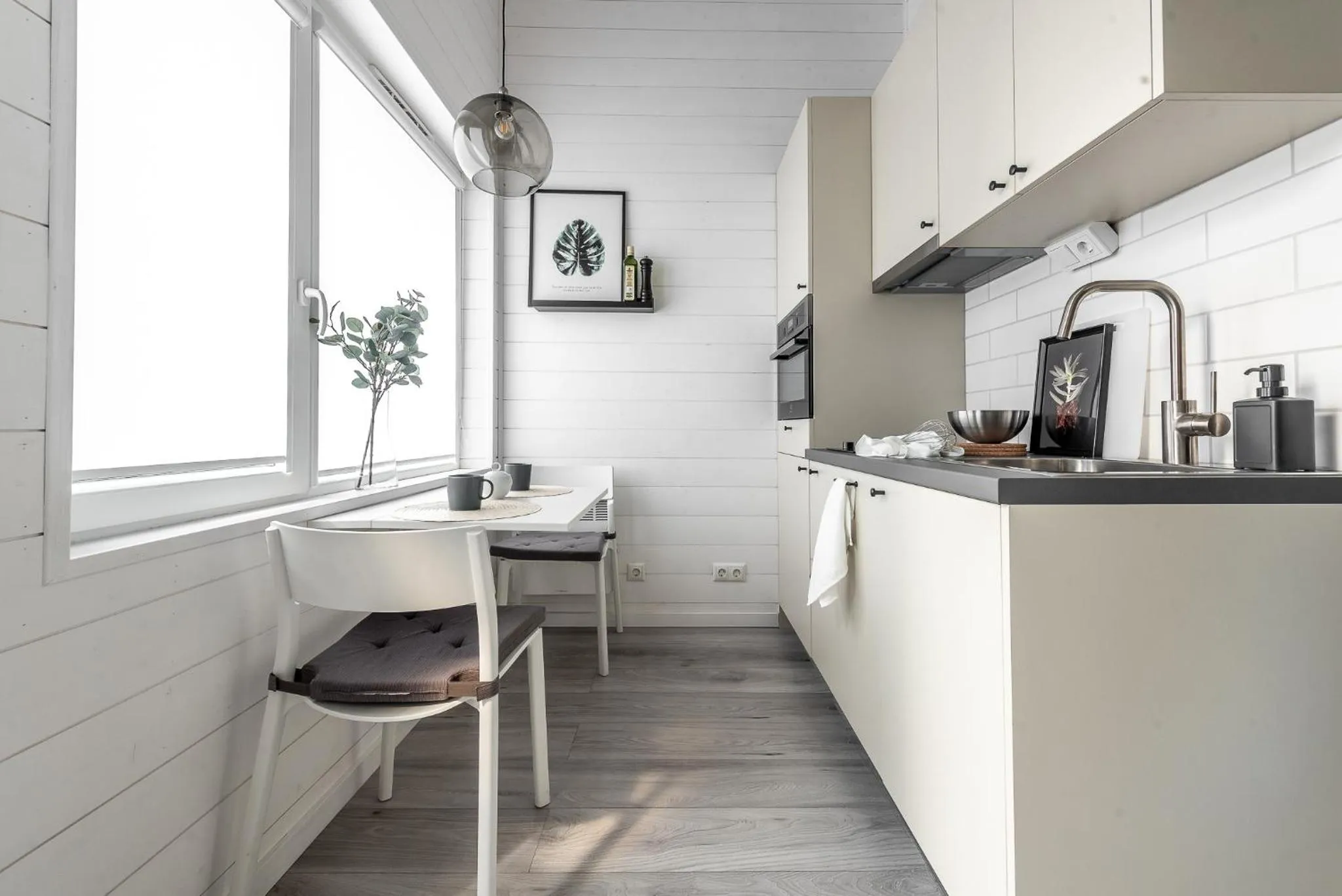 Kitchen or kitchenette in Waterfront Cabins