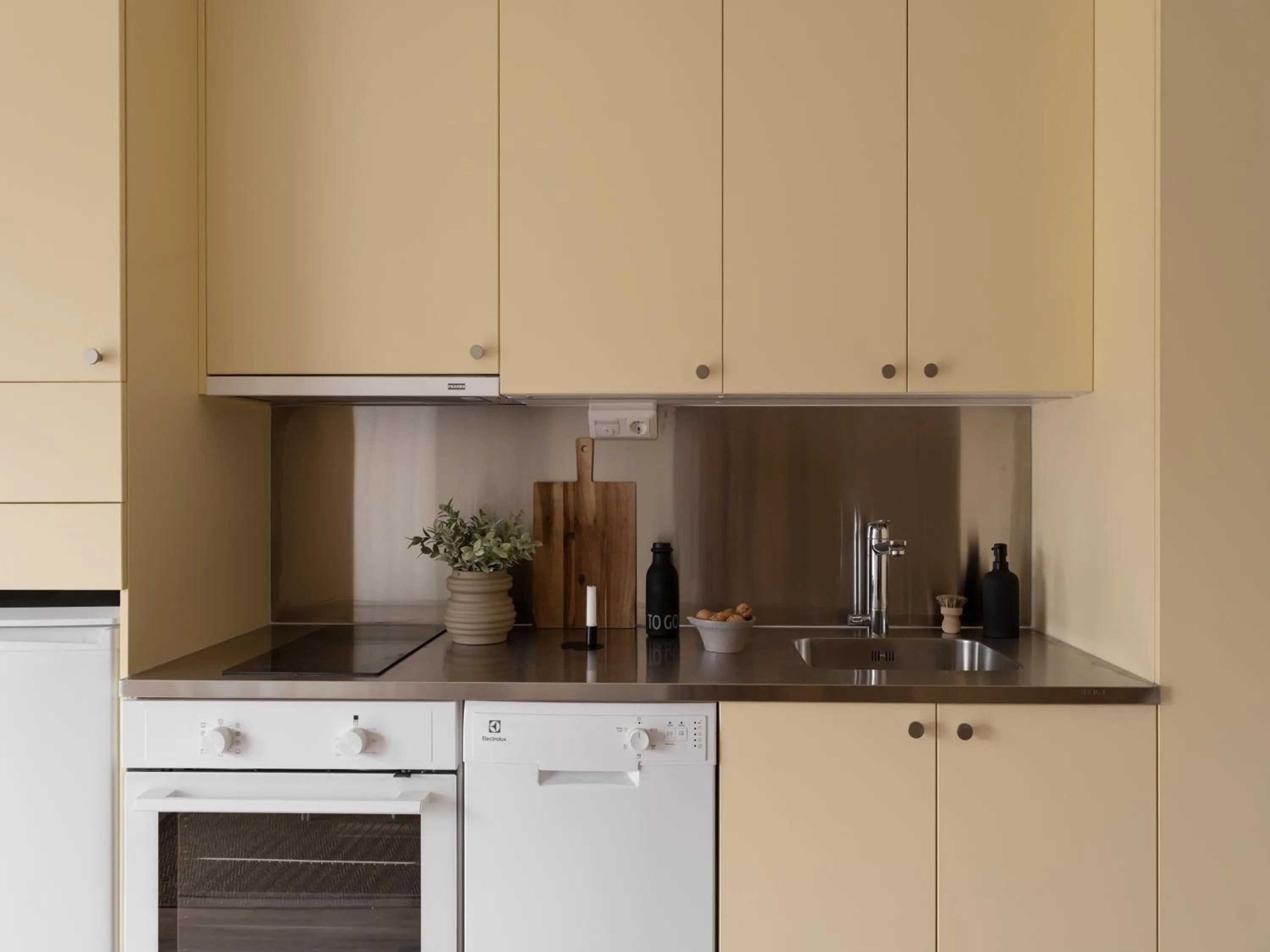 Kitchen or kitchenette in Waterfront Cabins