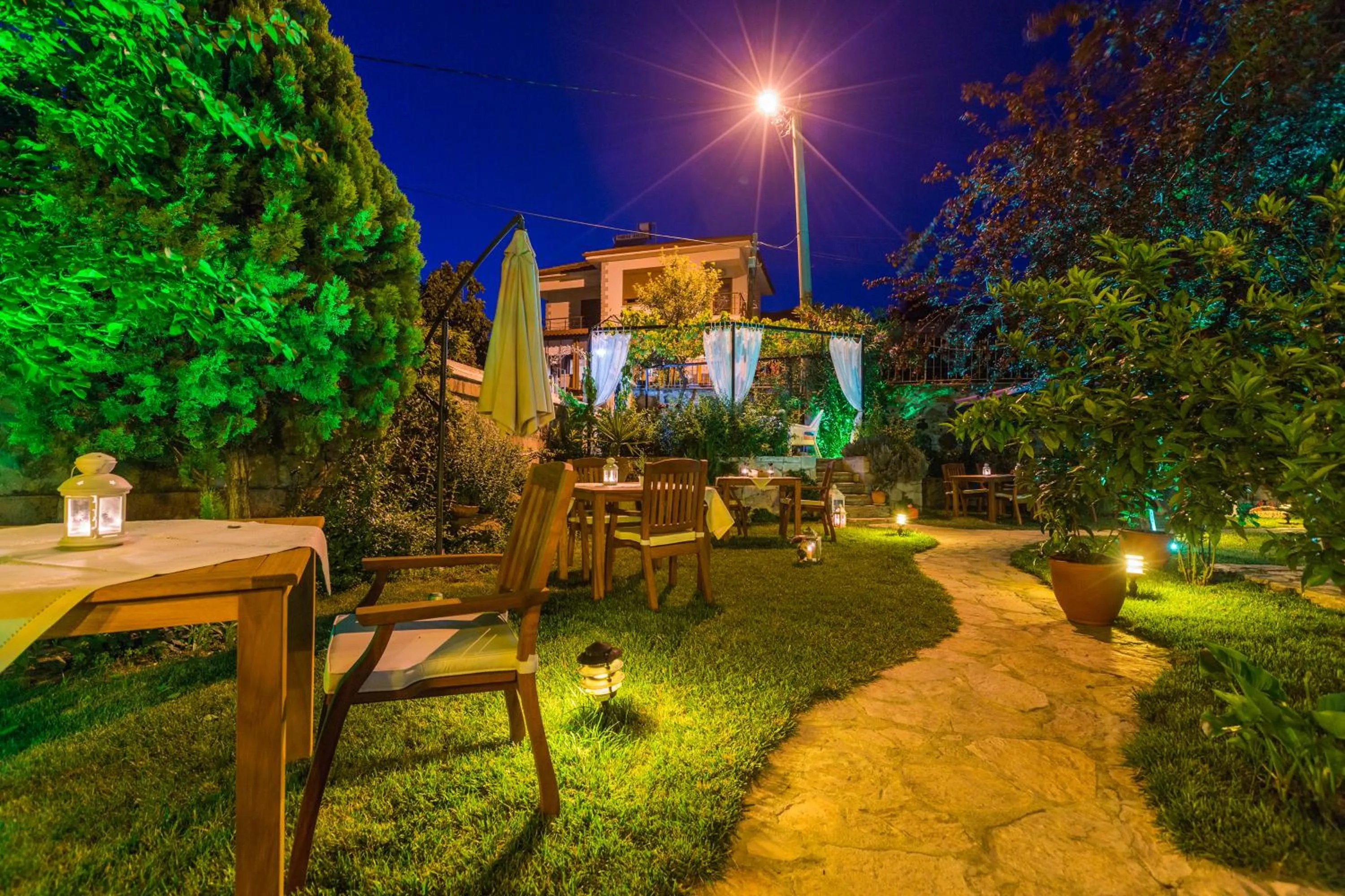 Garden in Cunda Esen Hotel