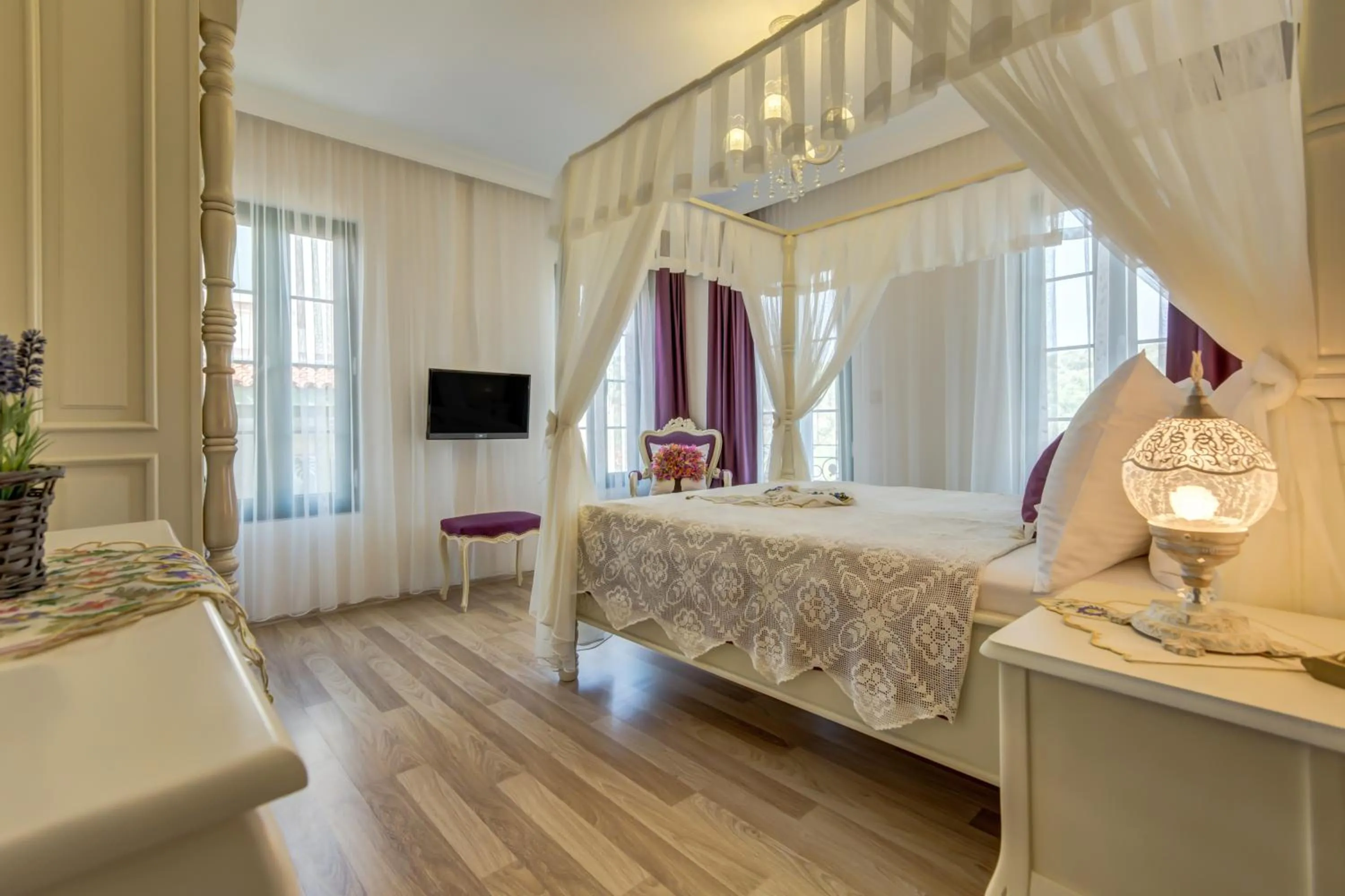 Bed in Cunda Esen Hotel