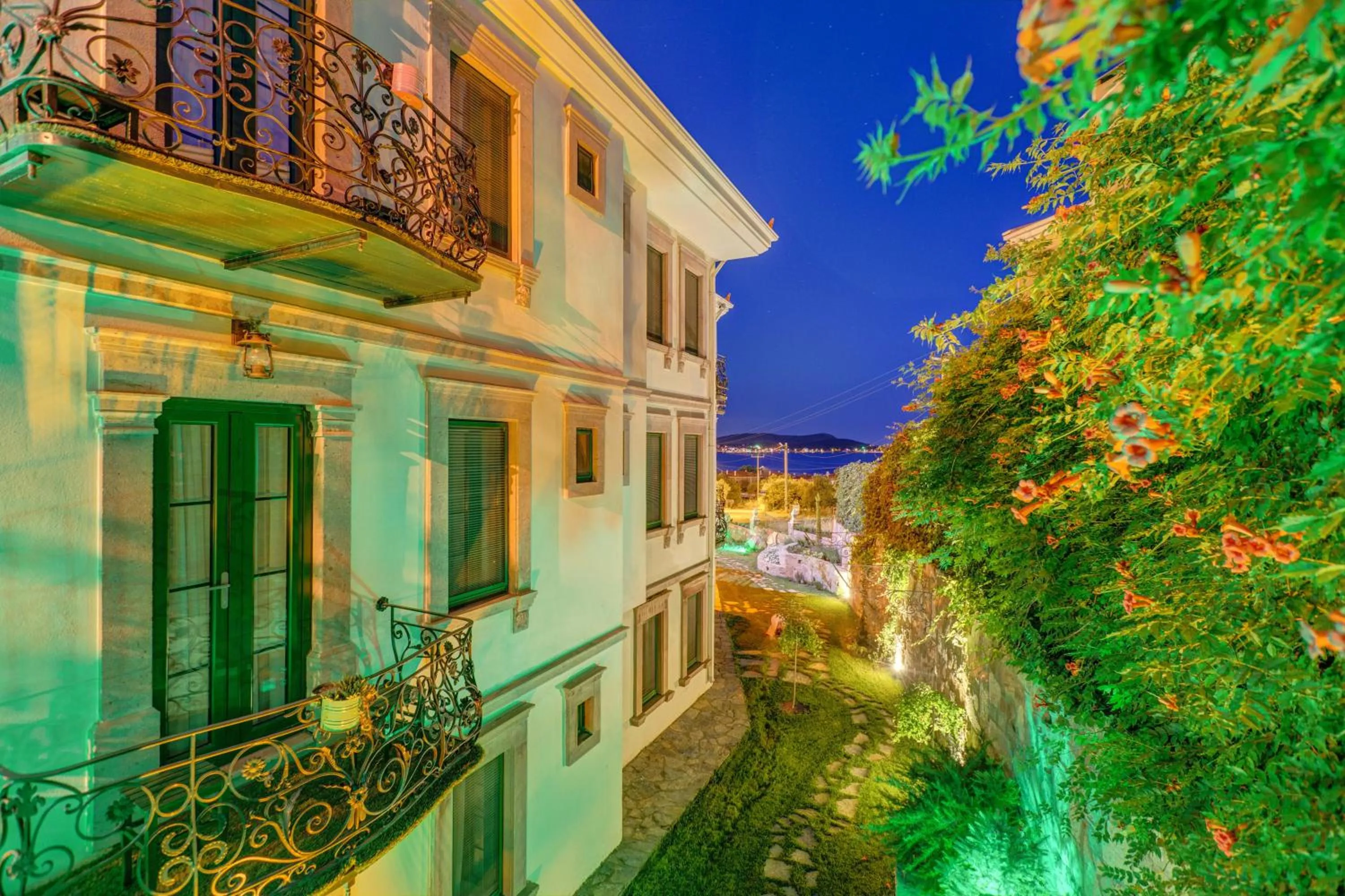 Night in Cunda Esen Hotel