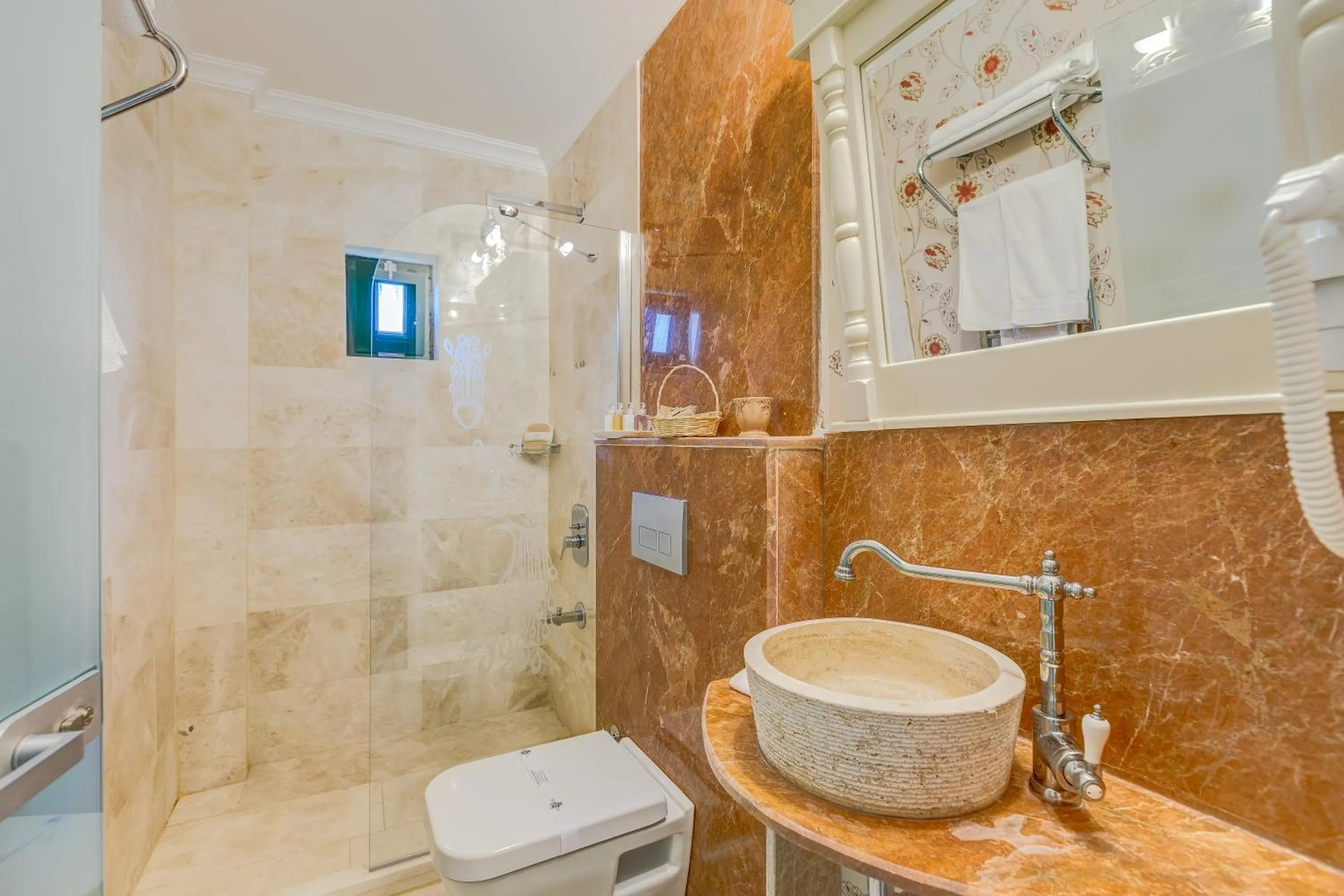 Bathroom in Cunda Esen Hotel