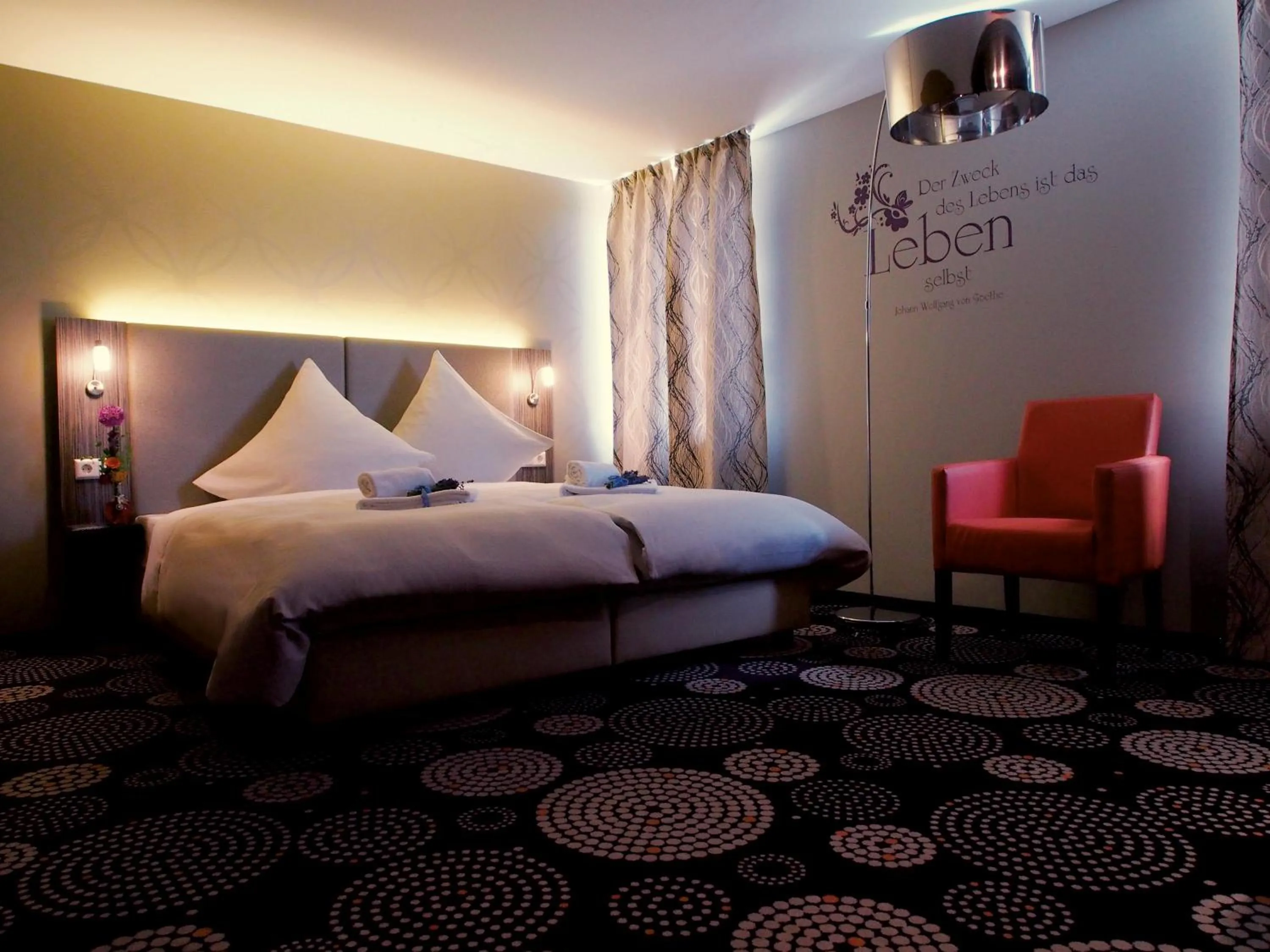 Photo of the whole room, Bed in Myhotel