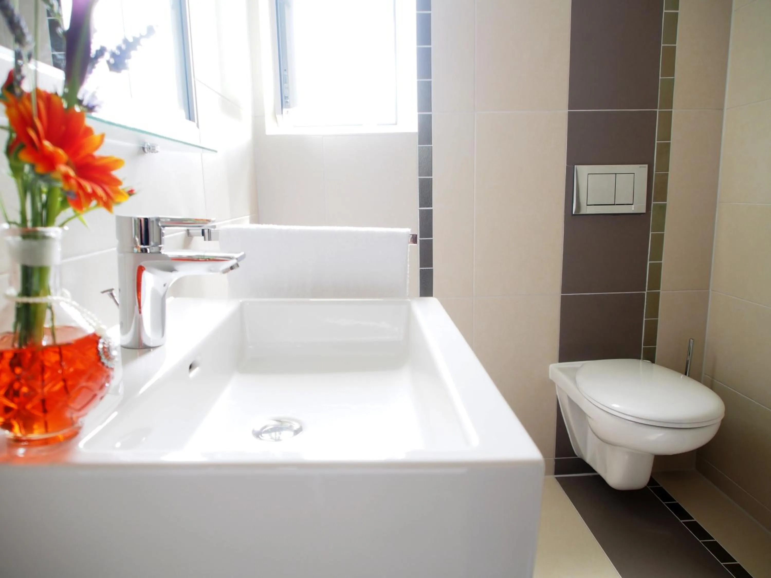 Bathroom, Bed in Myhotel