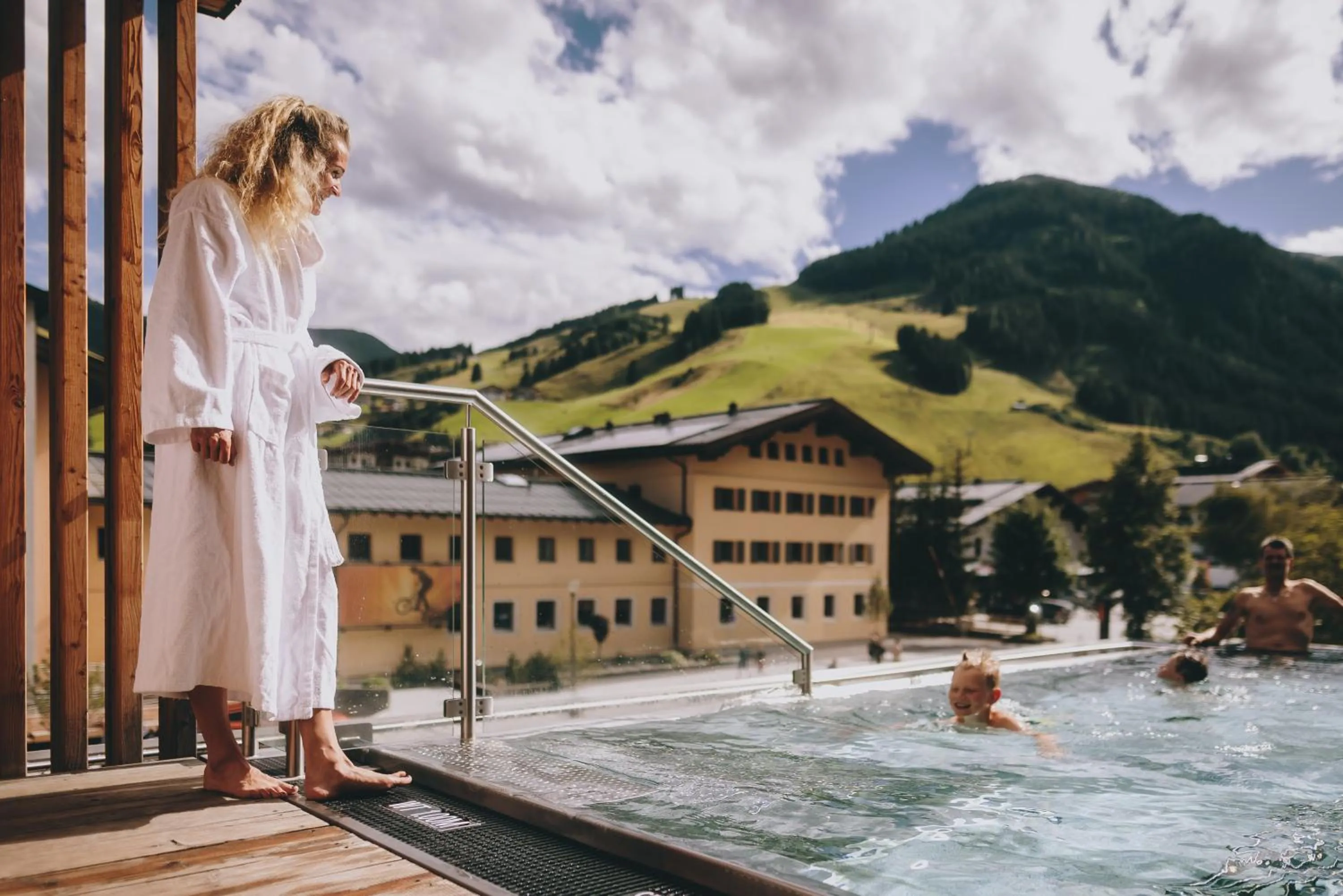 Swimming pool in THOMSN Central Hotel & Appartements