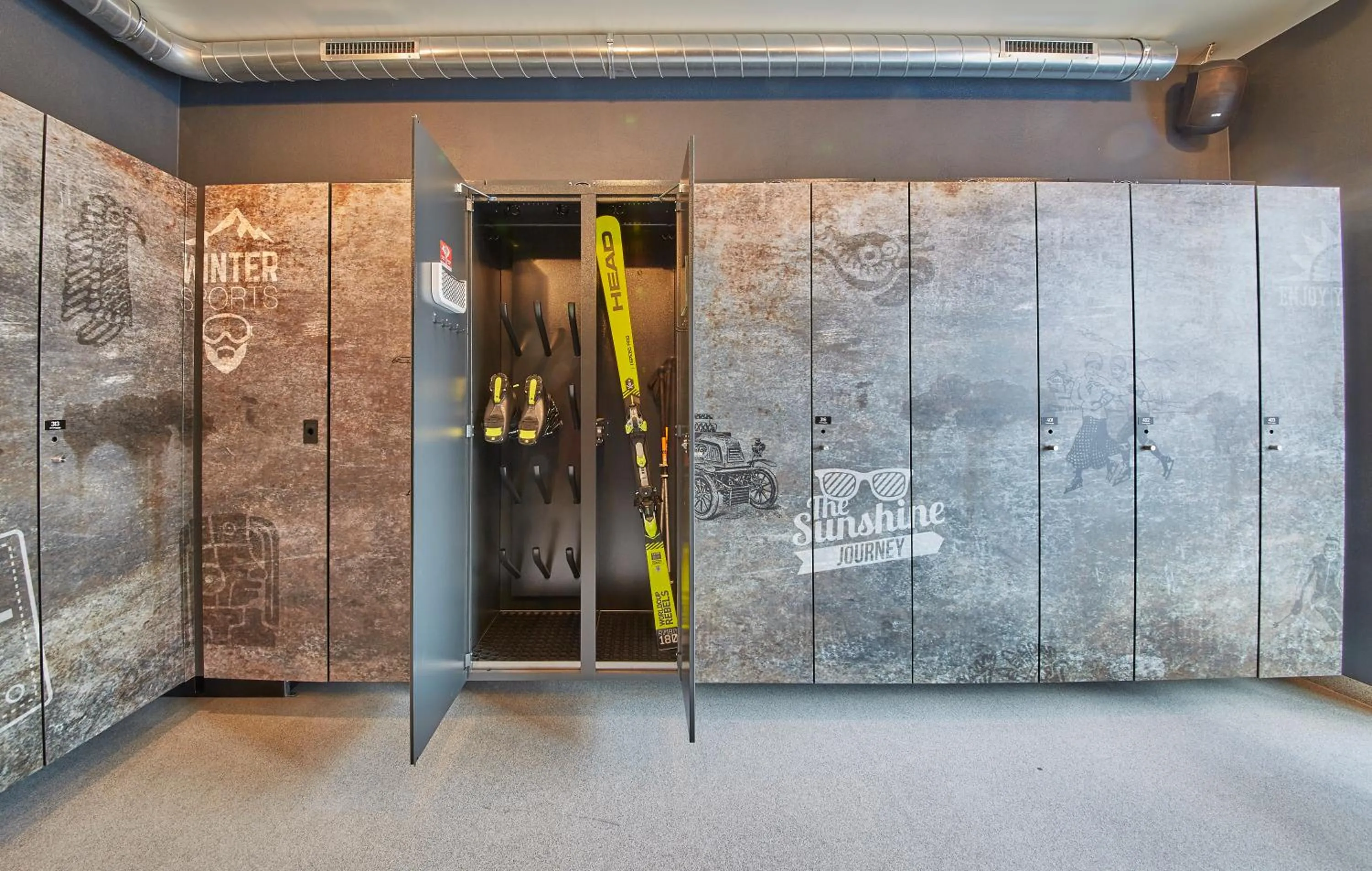 Skiing in THOMSN Central Hotel & Appartements