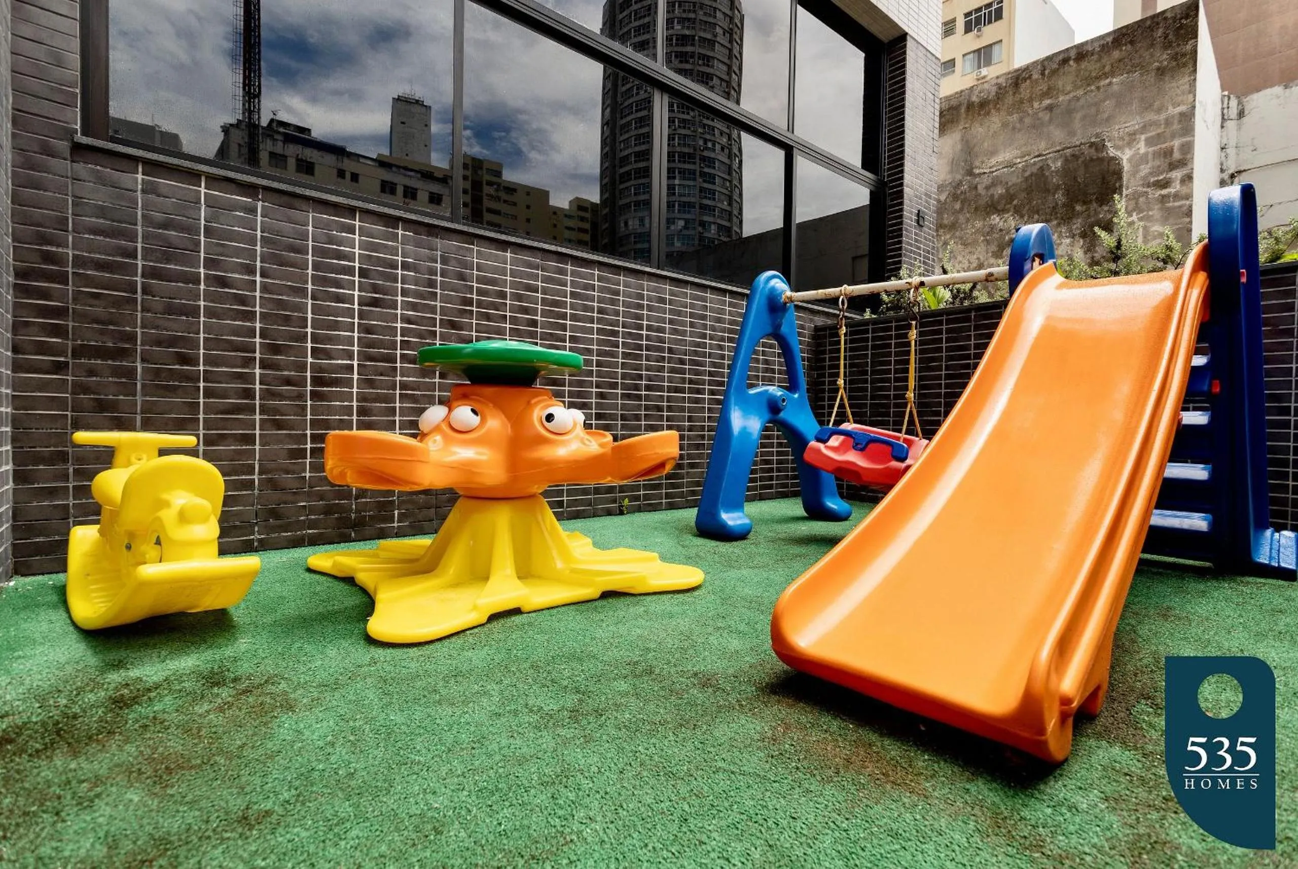 Children play ground in Lindo e aconchegante com vista panorâmica na Barra