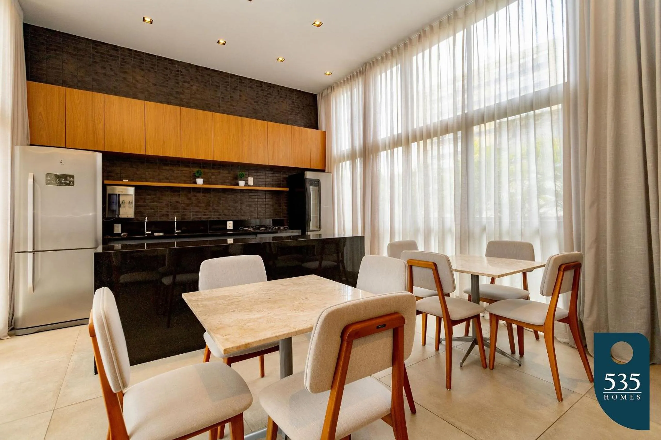 Communal lounge/ TV room in Lindo e aconchegante com vista panorâmica na Barra