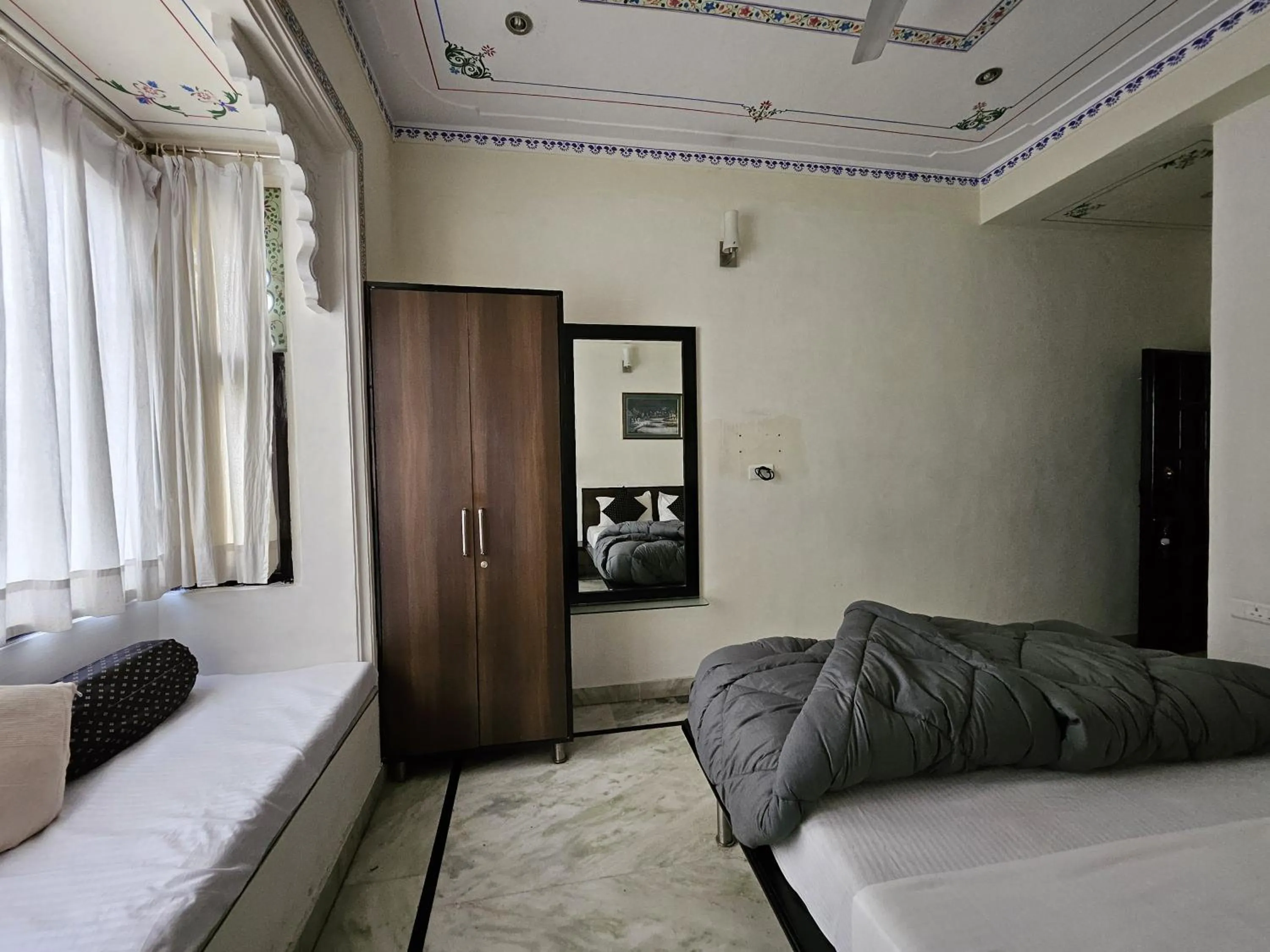 wardrobe, Bed in Madpackers Udaipur