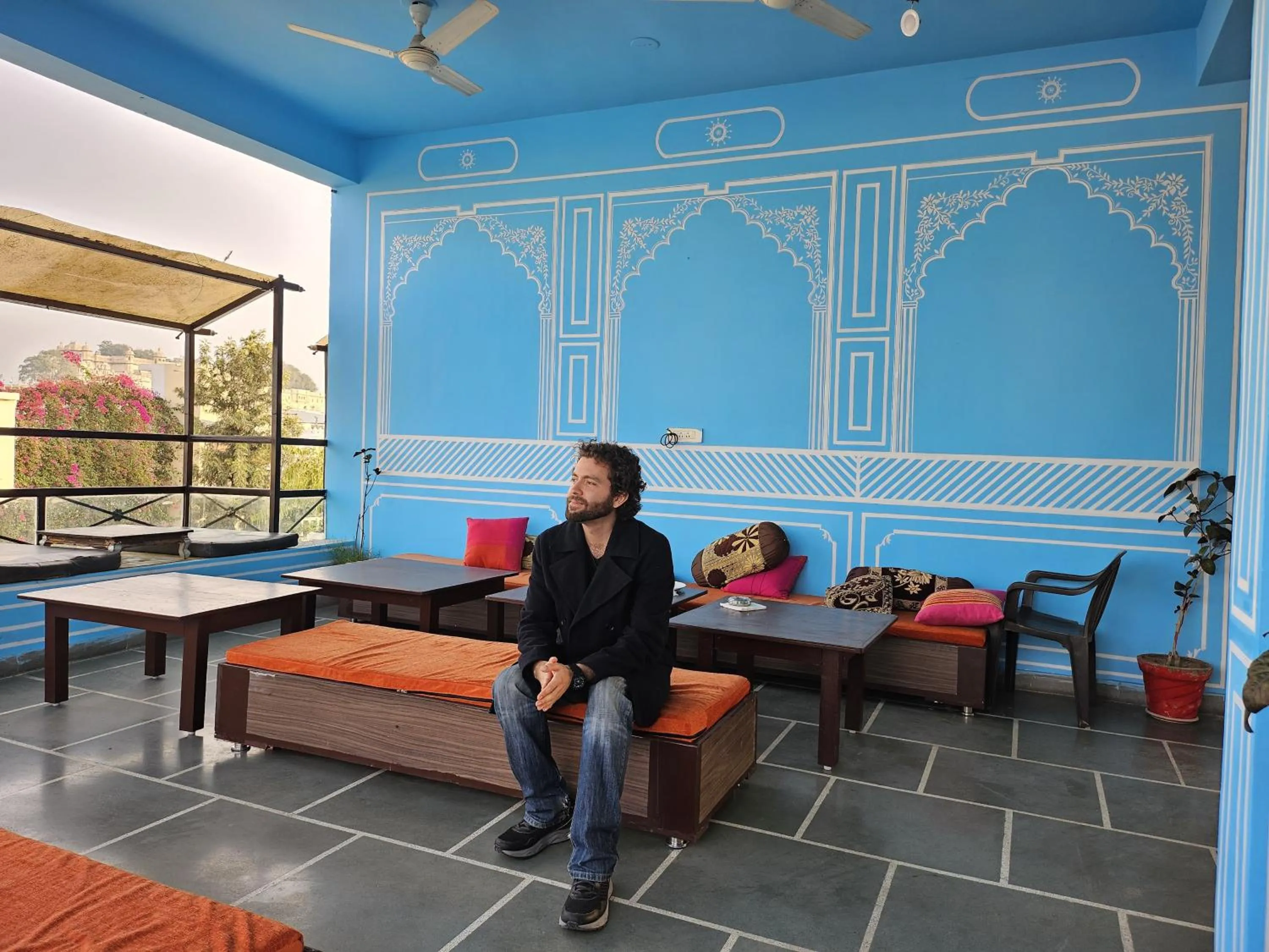 Seating area in Madpackers Udaipur