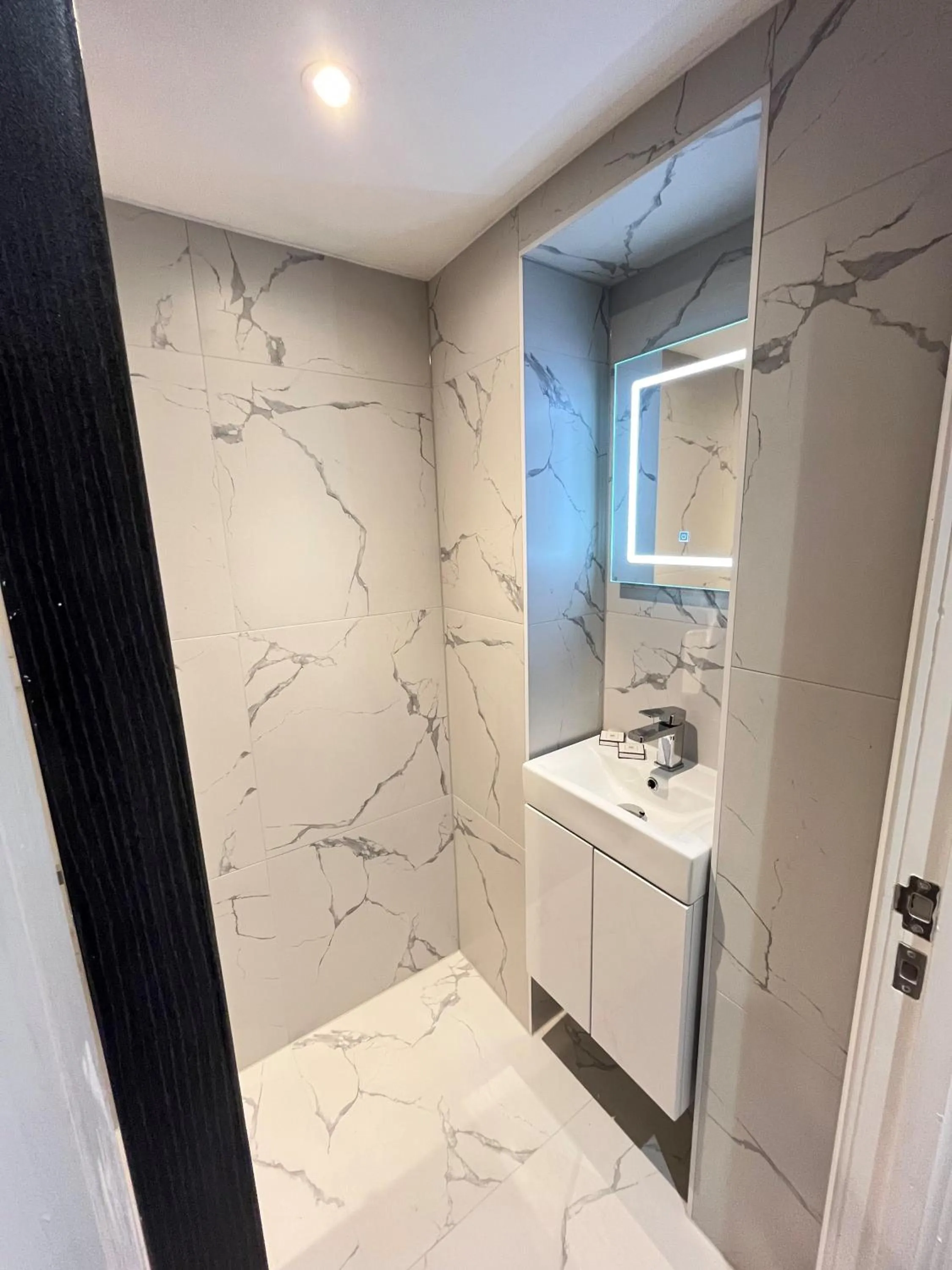 Shower in Philharmonic Hotel