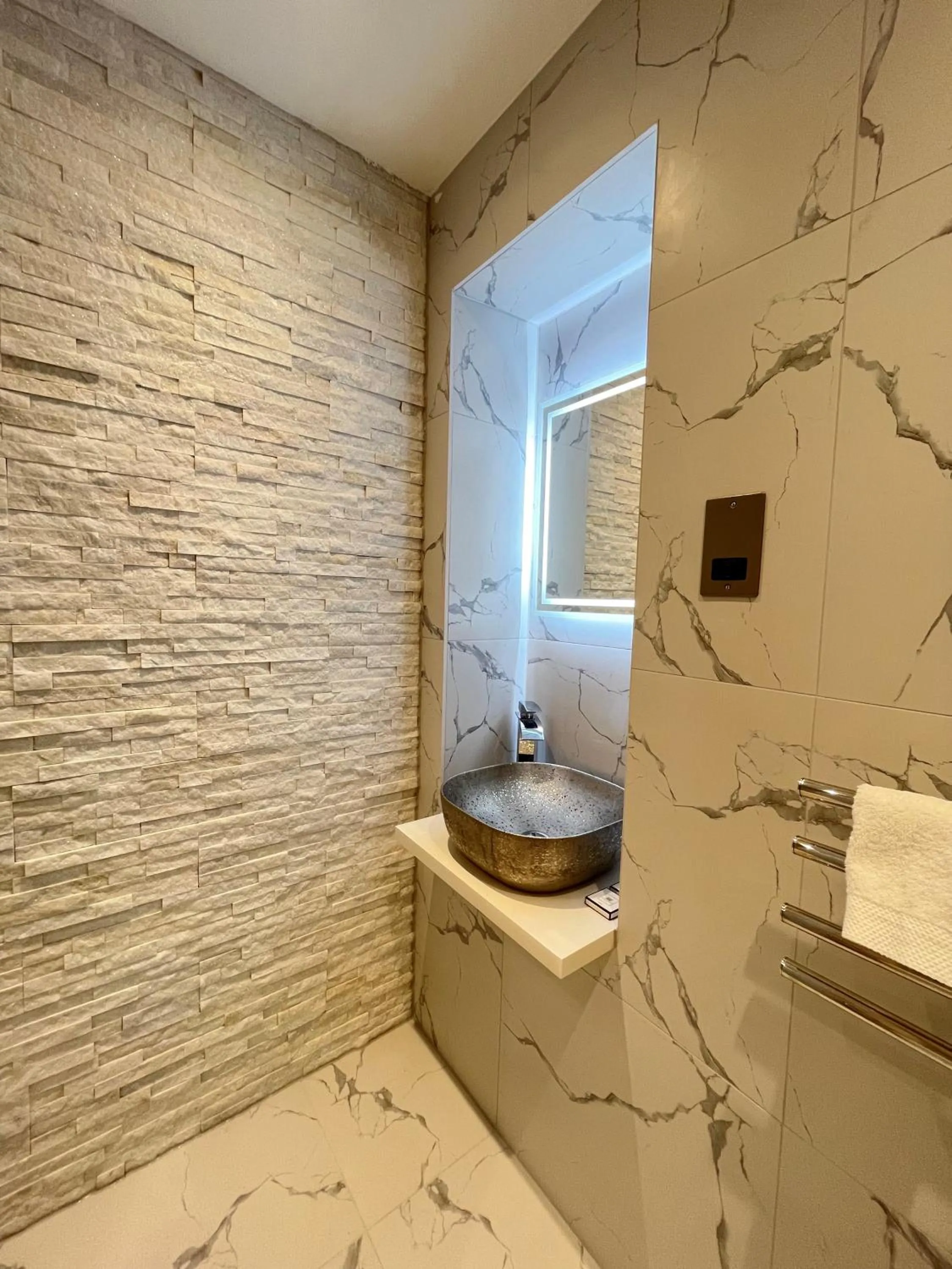 Bathroom in Philharmonic Hotel